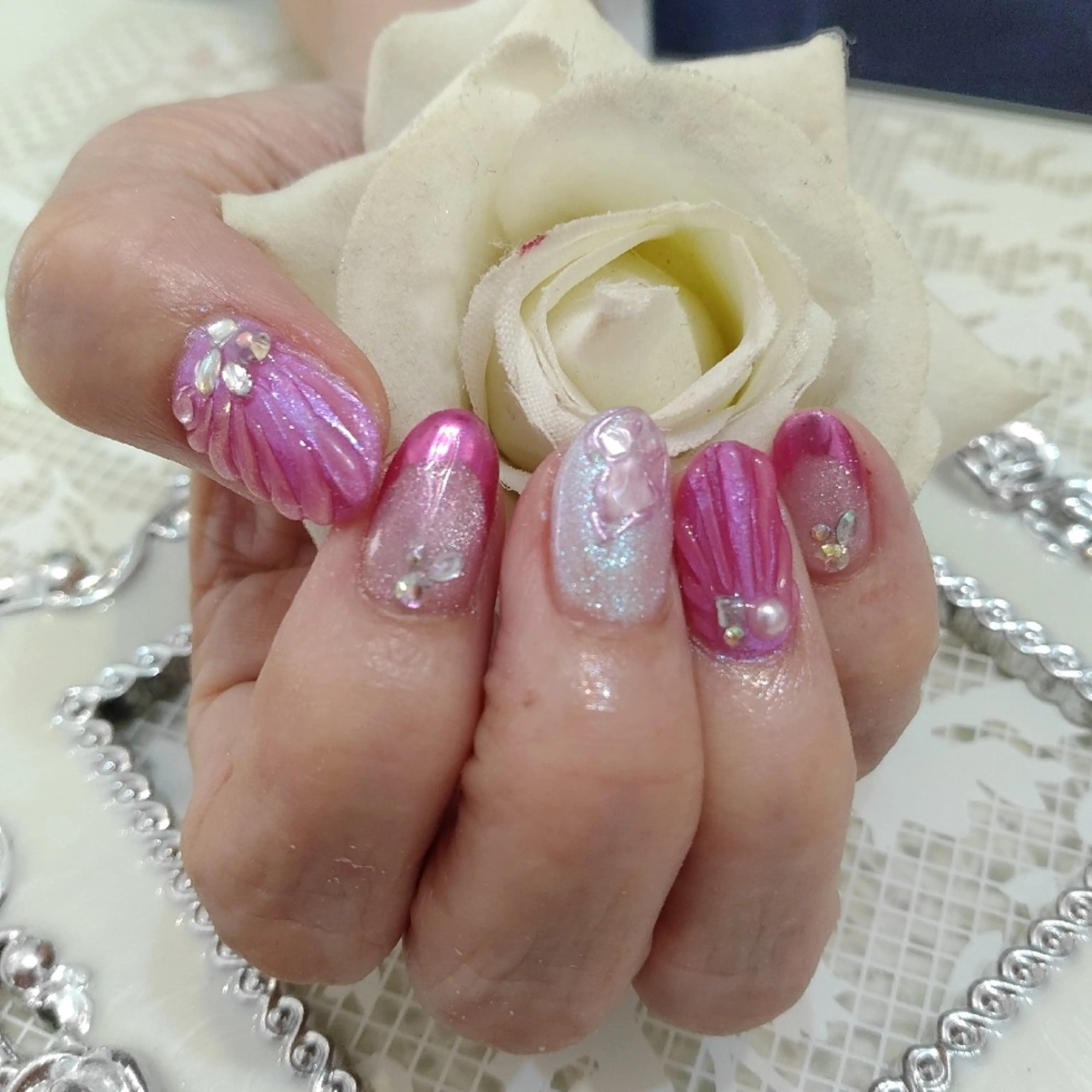 ネイル エステとネイル ローズコンフォートのネイルデザイン