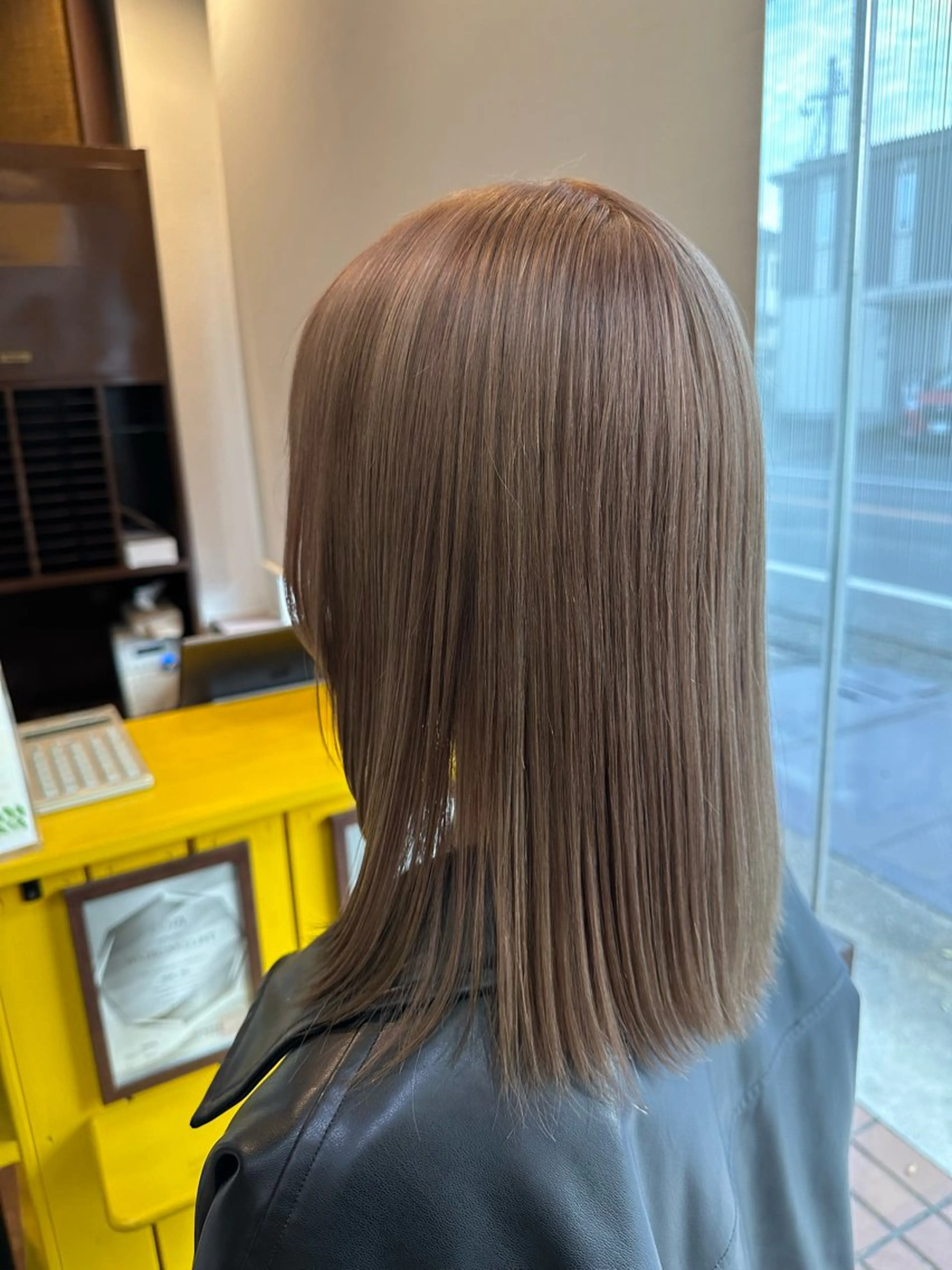 セミロング カラー ベージュカラー ハイトーンカラー Lin.所属・ハイトーン/デザイン カラー/大輔のヘアスタイル