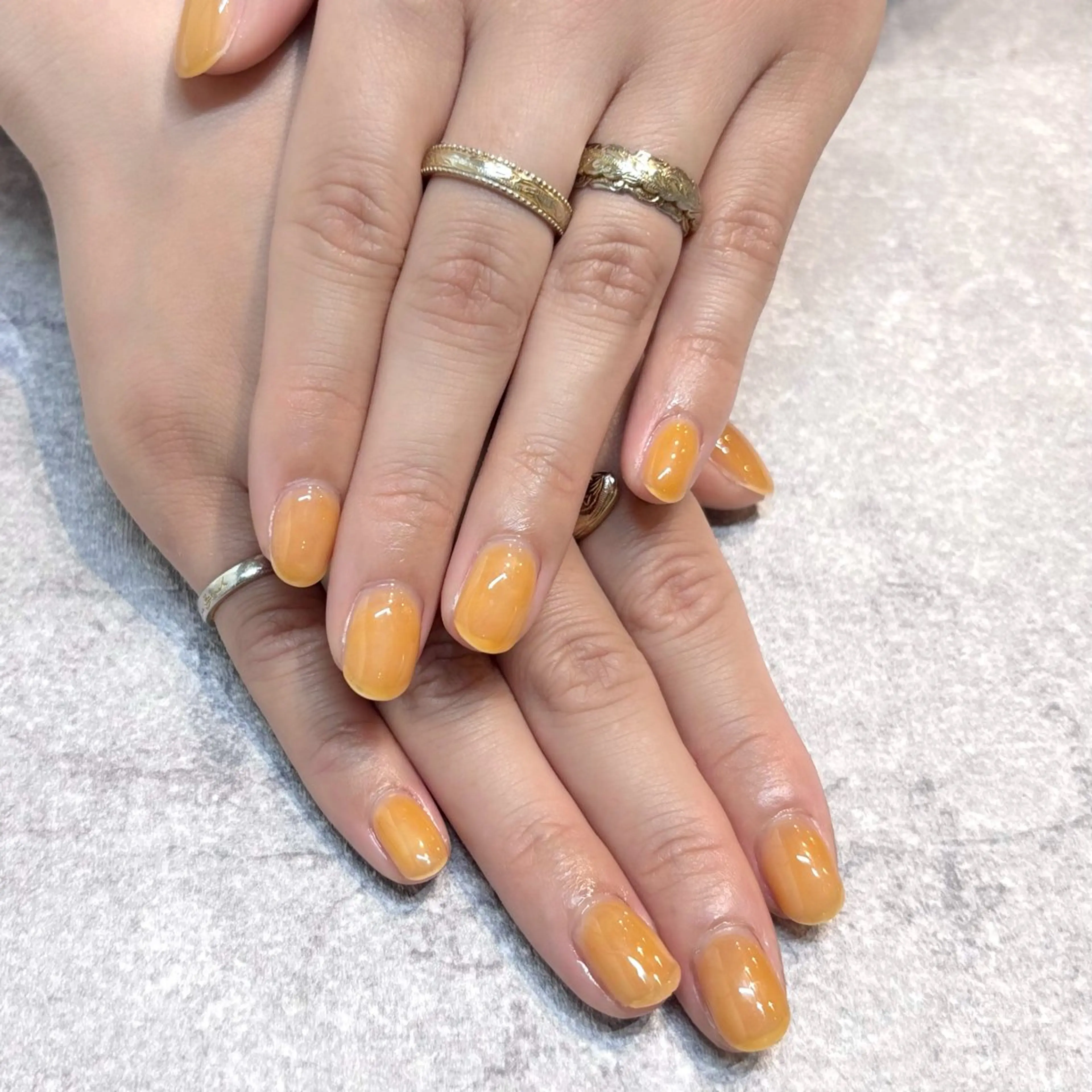 ネイル ジェルネイル ワンカラーネイル オレンジ ぷっくりネイル L'idea nail〈ラ・イデア・ネイル〉所属・L'ideanail AZUのネイルデザイン