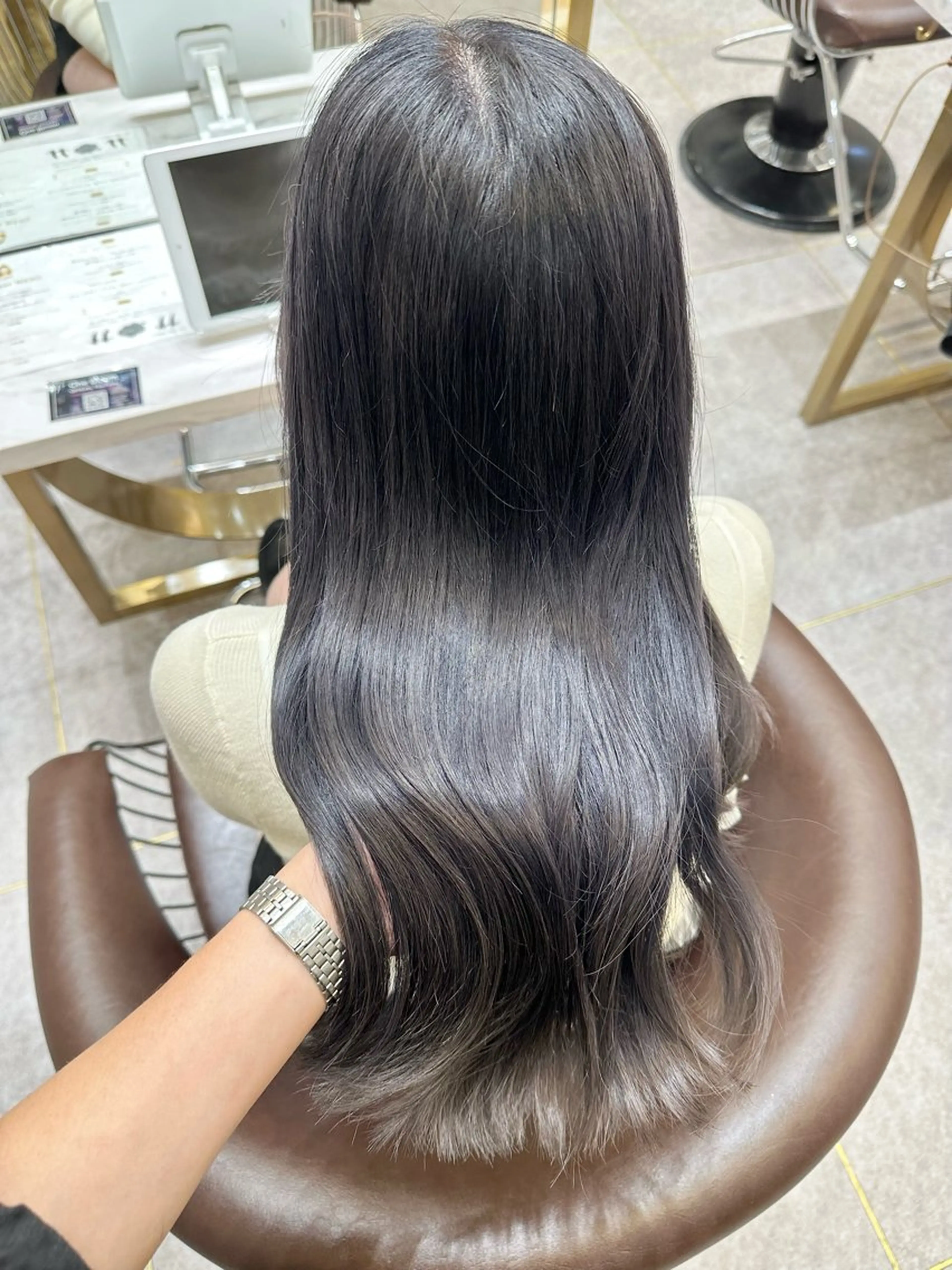 セミロング カラー ヘアアレンジ yuuto🌈 冬の透け感カラーのヘアスタイル