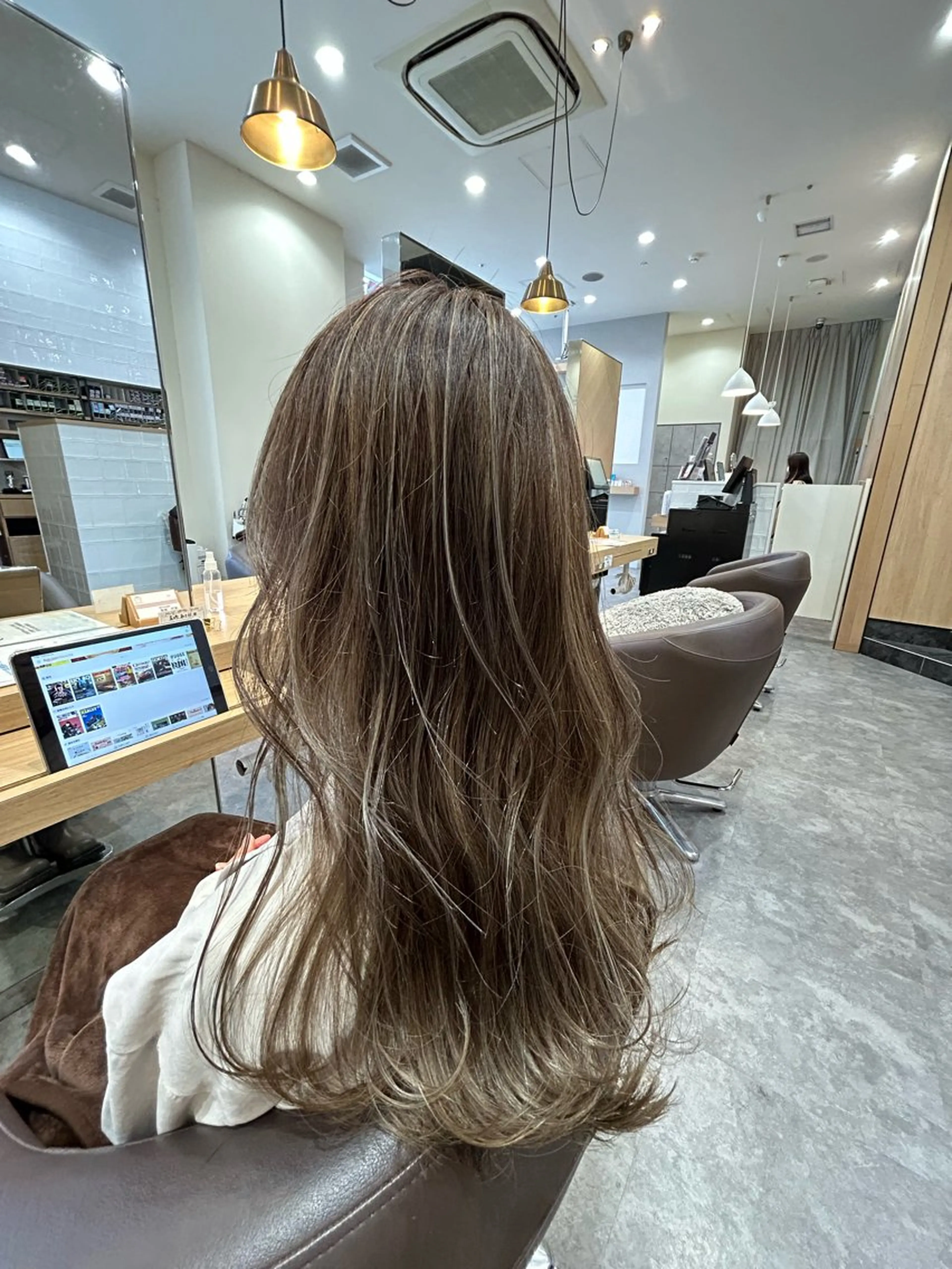 ロング ハイライト ショート ボブ横山真樹のヘアスタイル