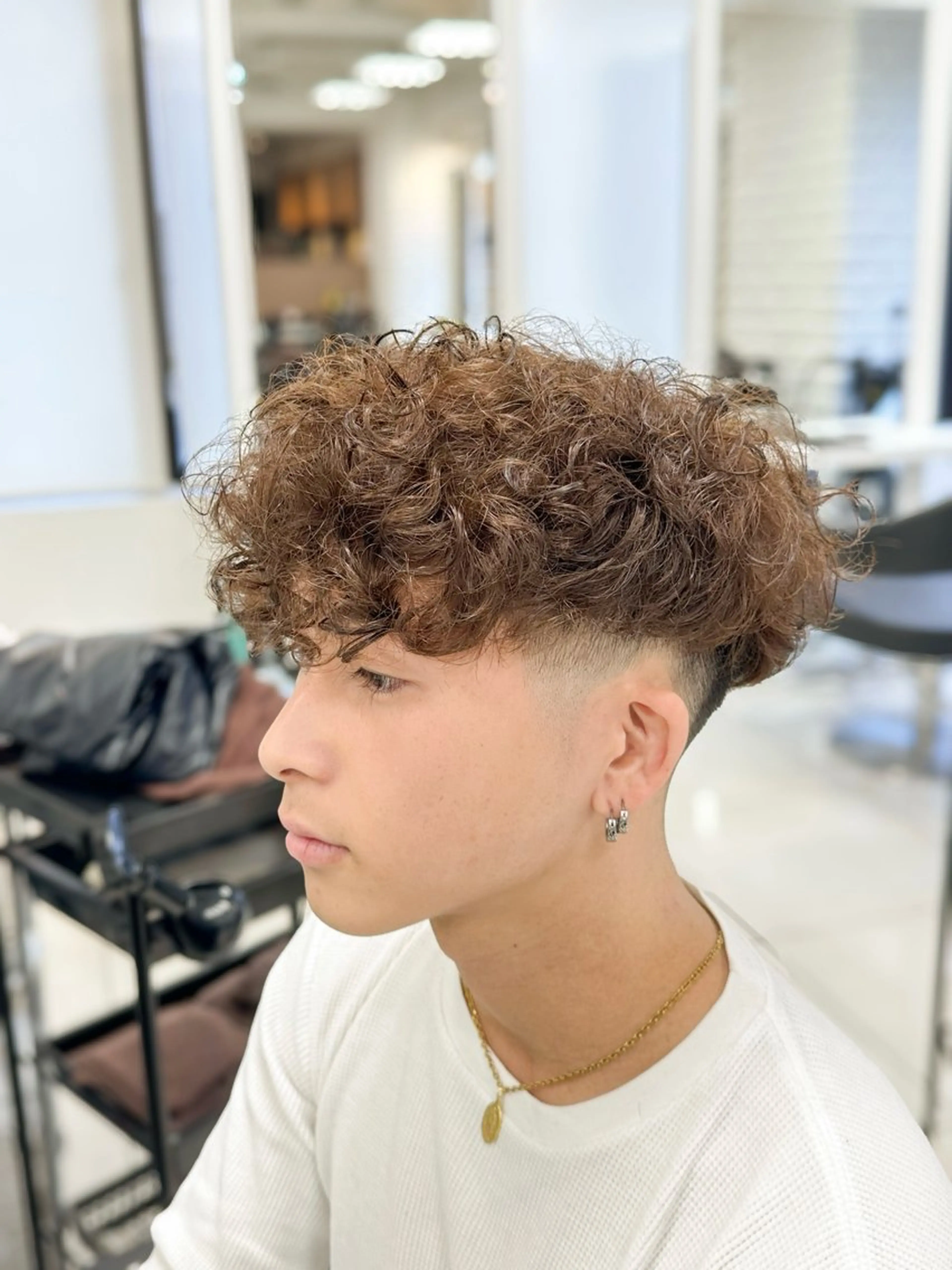 ショート カラー パーマ メンズ スペインカール ブラウンカラー 外国人風カラー カット ヘアカラー パーマ トリートメント フェザーパーマ職人 🪶ryosukeのヘアスタイル