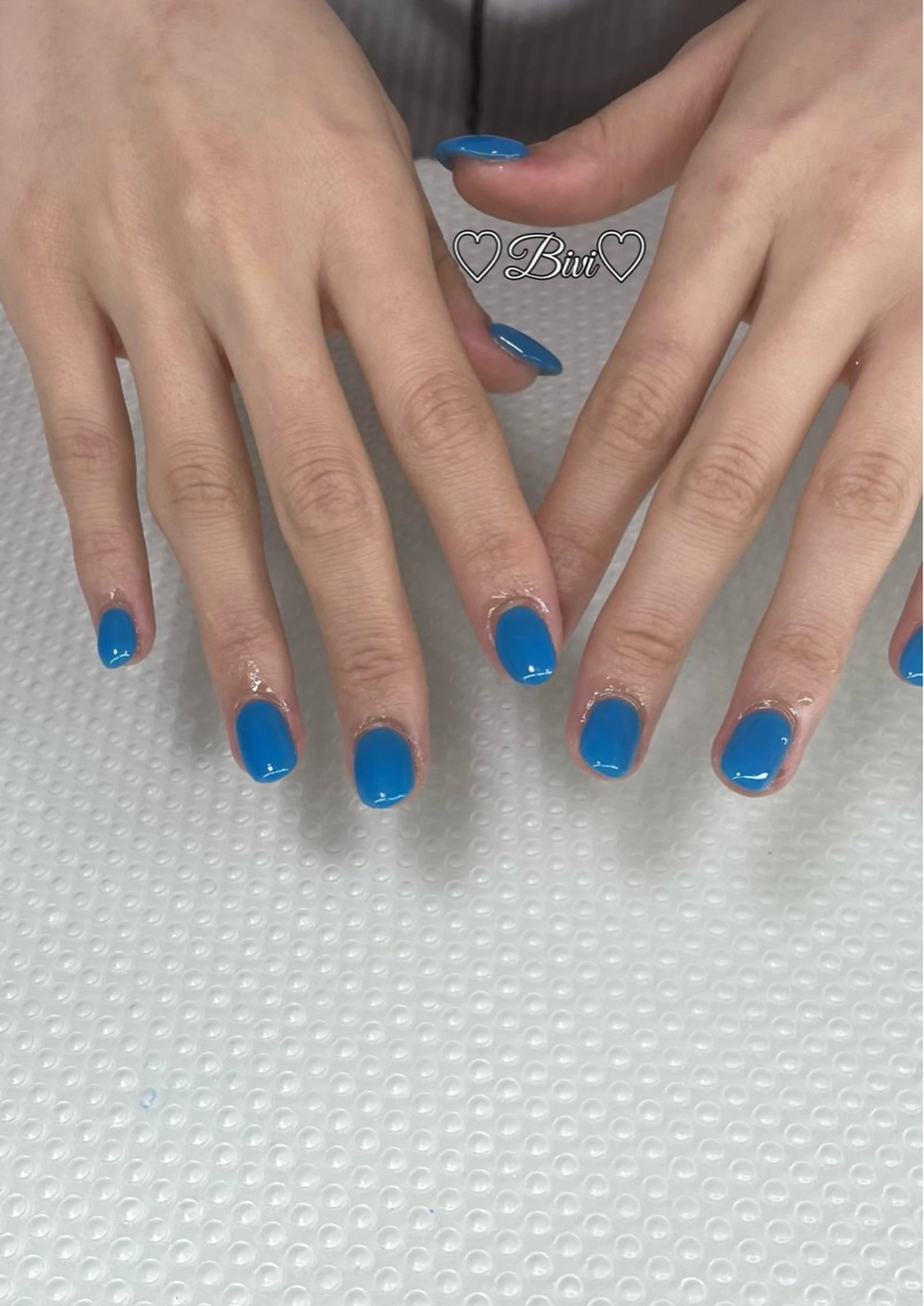 ネイル アートネイル ブルー フラッシュネイル ラメ(グリッター) シルバー ハンドネイル ハンドケア ♡Bivi♡自爪に 優しいネイルサロンのネイルデザイン
