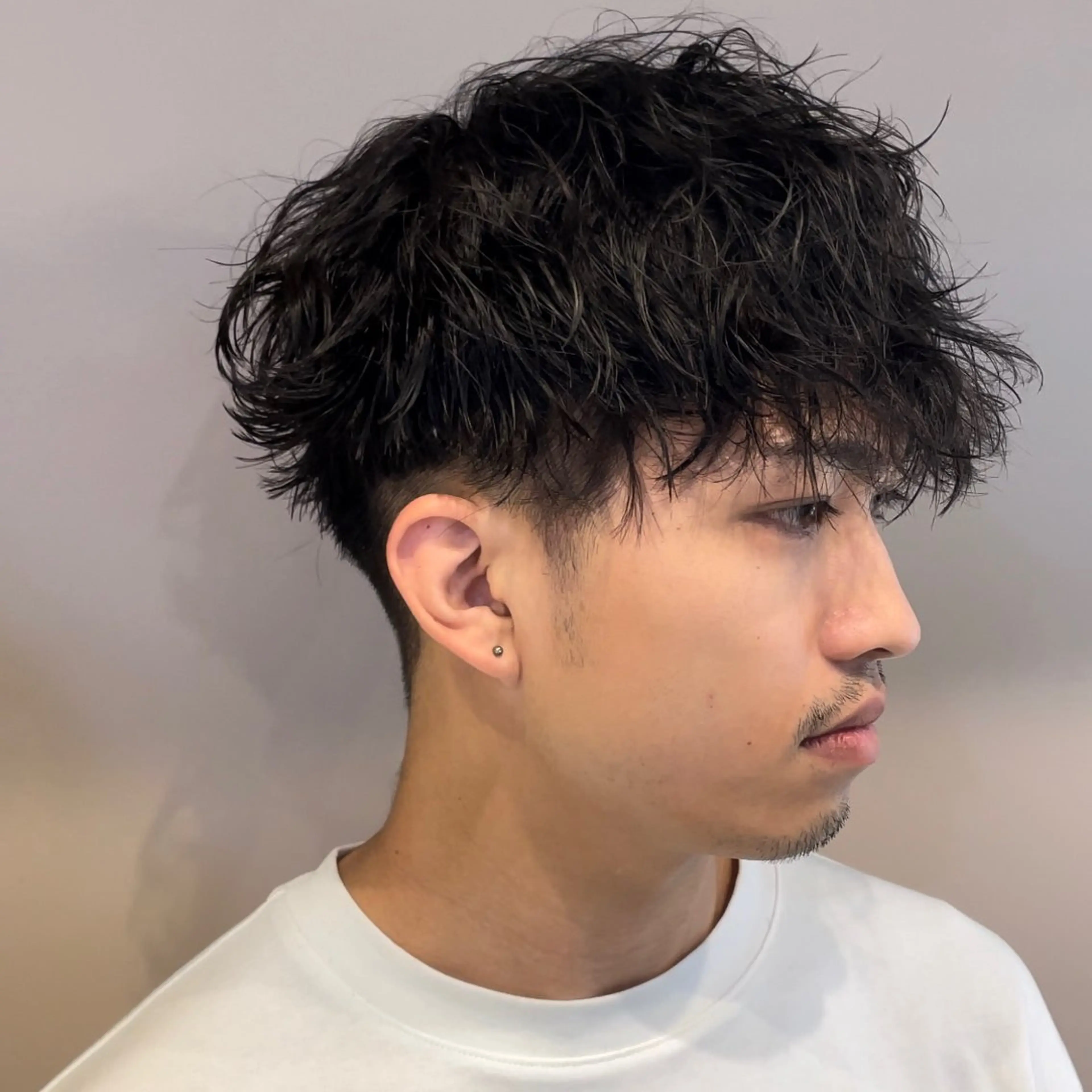 パーマ メンズ センターパート マッシュ メンズパーマ プードルパーマ スパイキーショート 博多No.1 メンズパーマ美容師のヘアスタイル