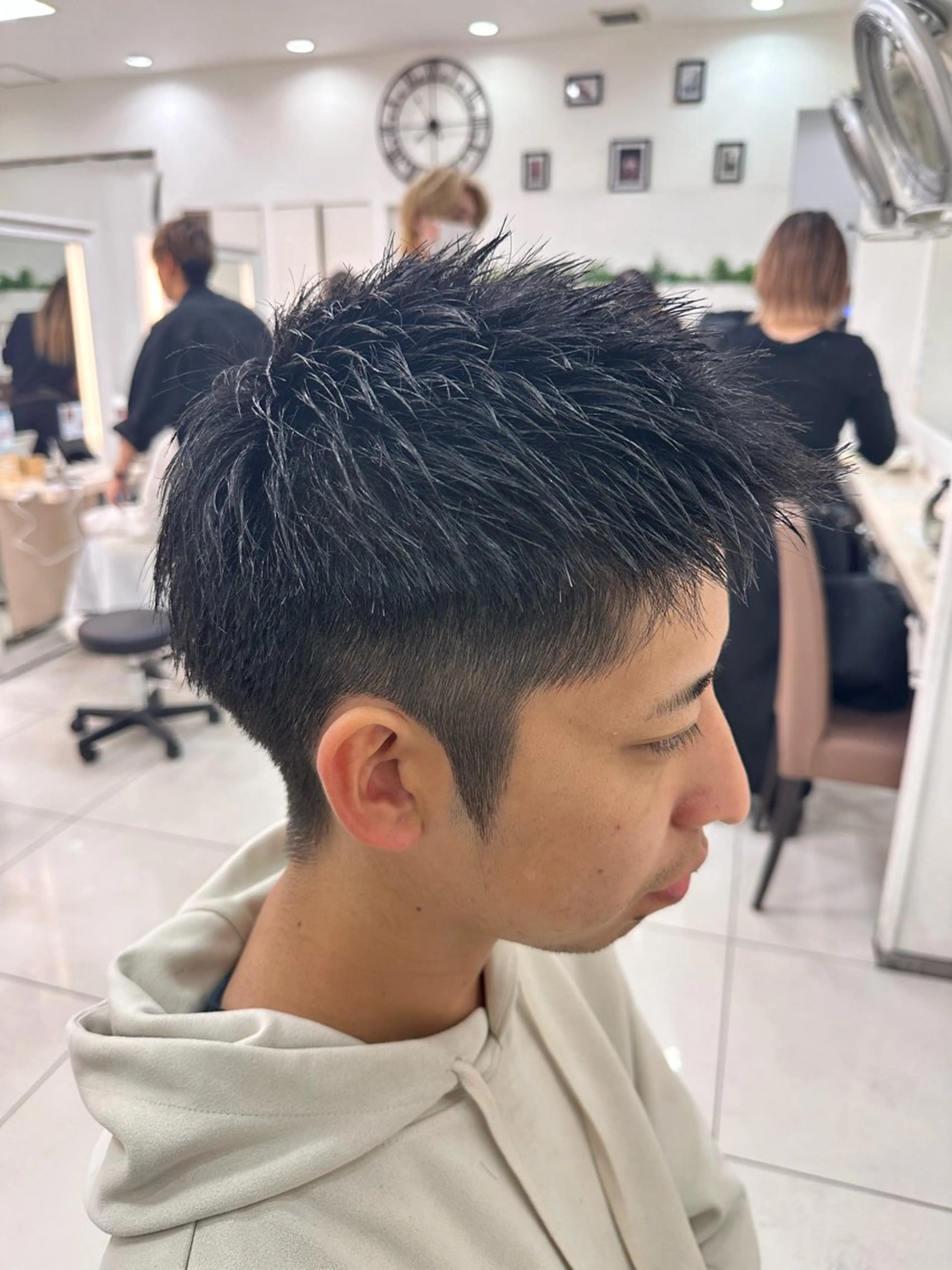 メンズ 伊佐 愛のヘアスタイル