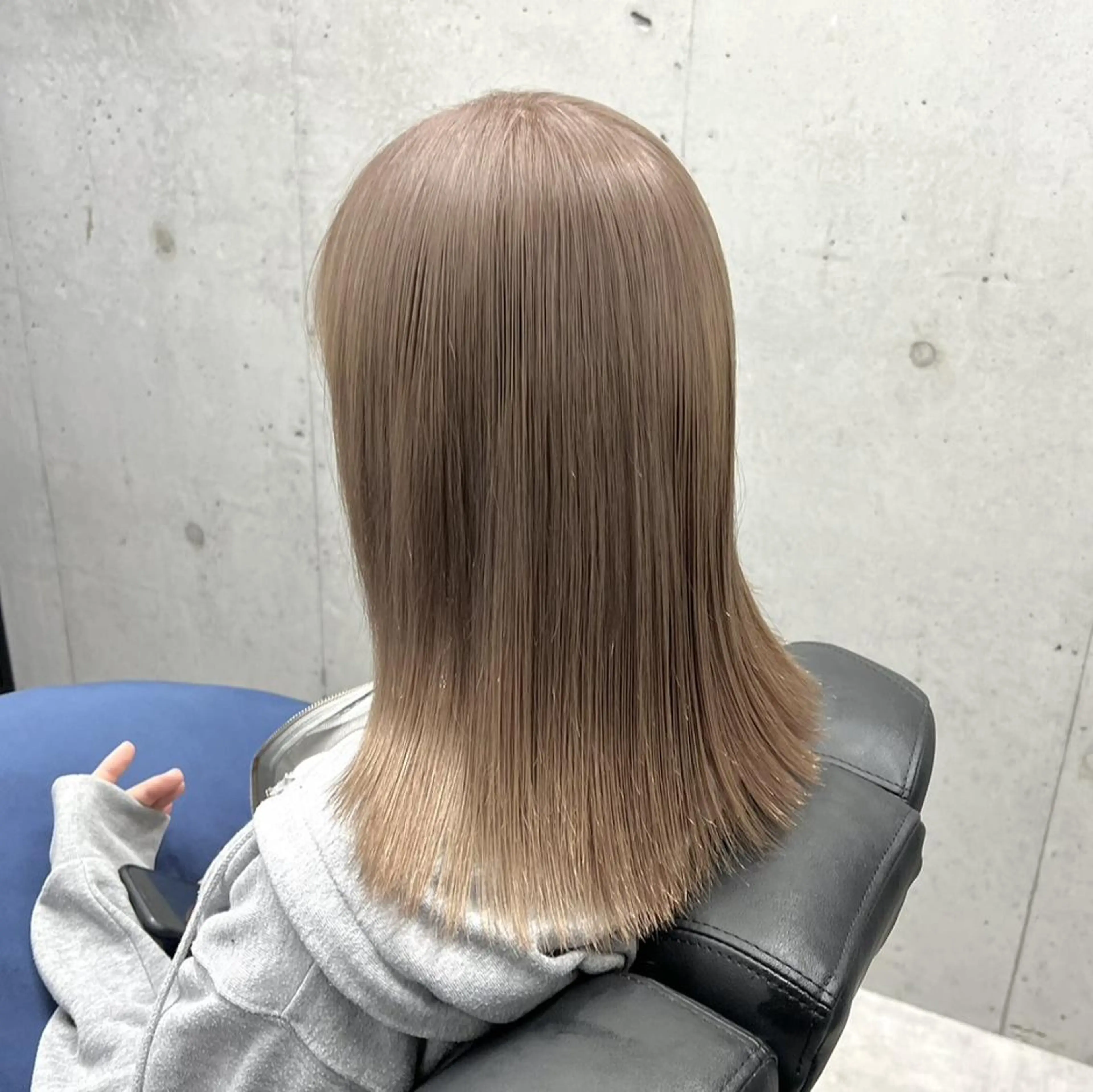 セミロング 🩵albis/めい 大宮/ブリーチ🦋のヘアスタイル