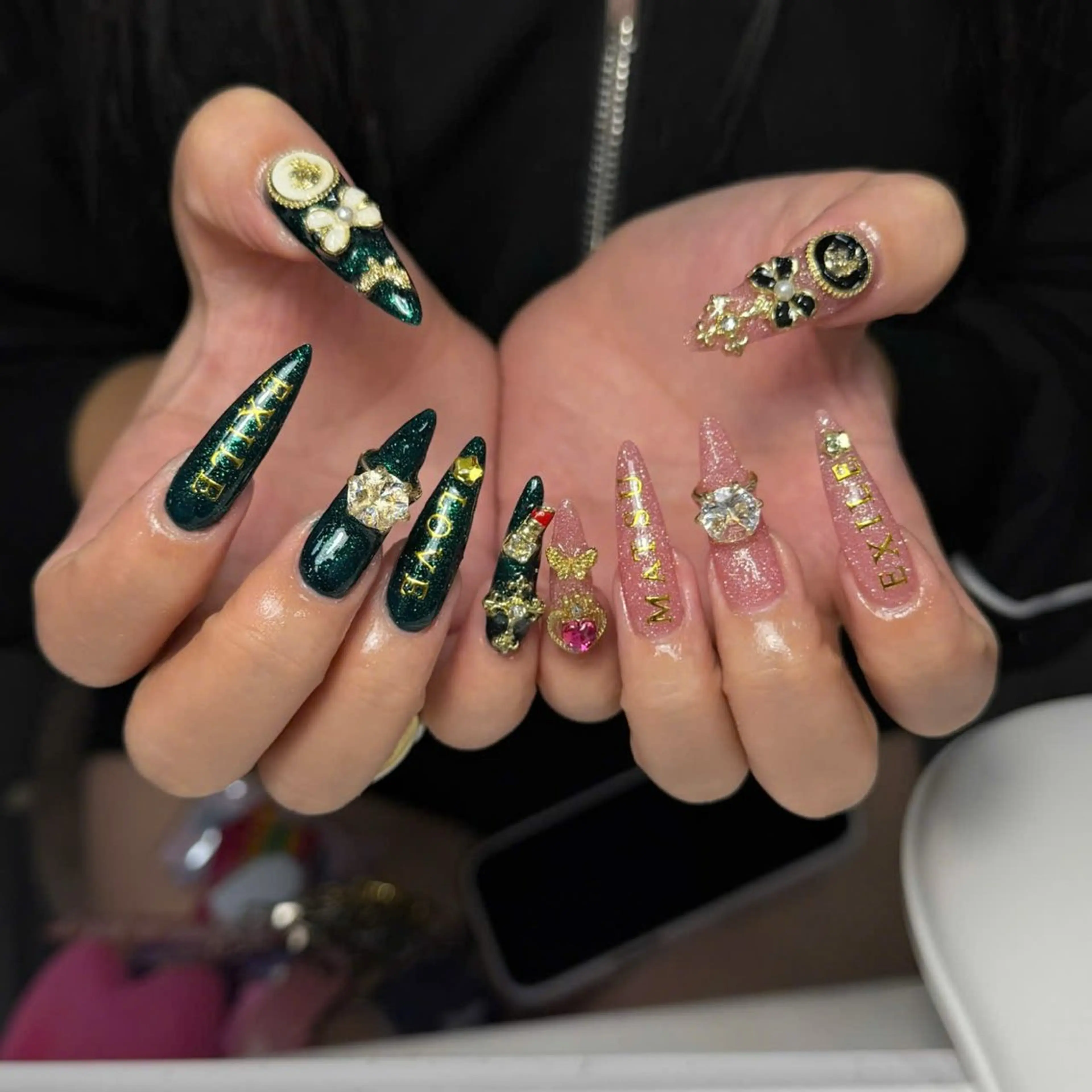 ネイル オーロラネイル 長さ出し フレンチネイル ジェルネイル マグネットネイル ハンドネイル KITTY_NAILS所属・KITTY nailsのネイルデザイン