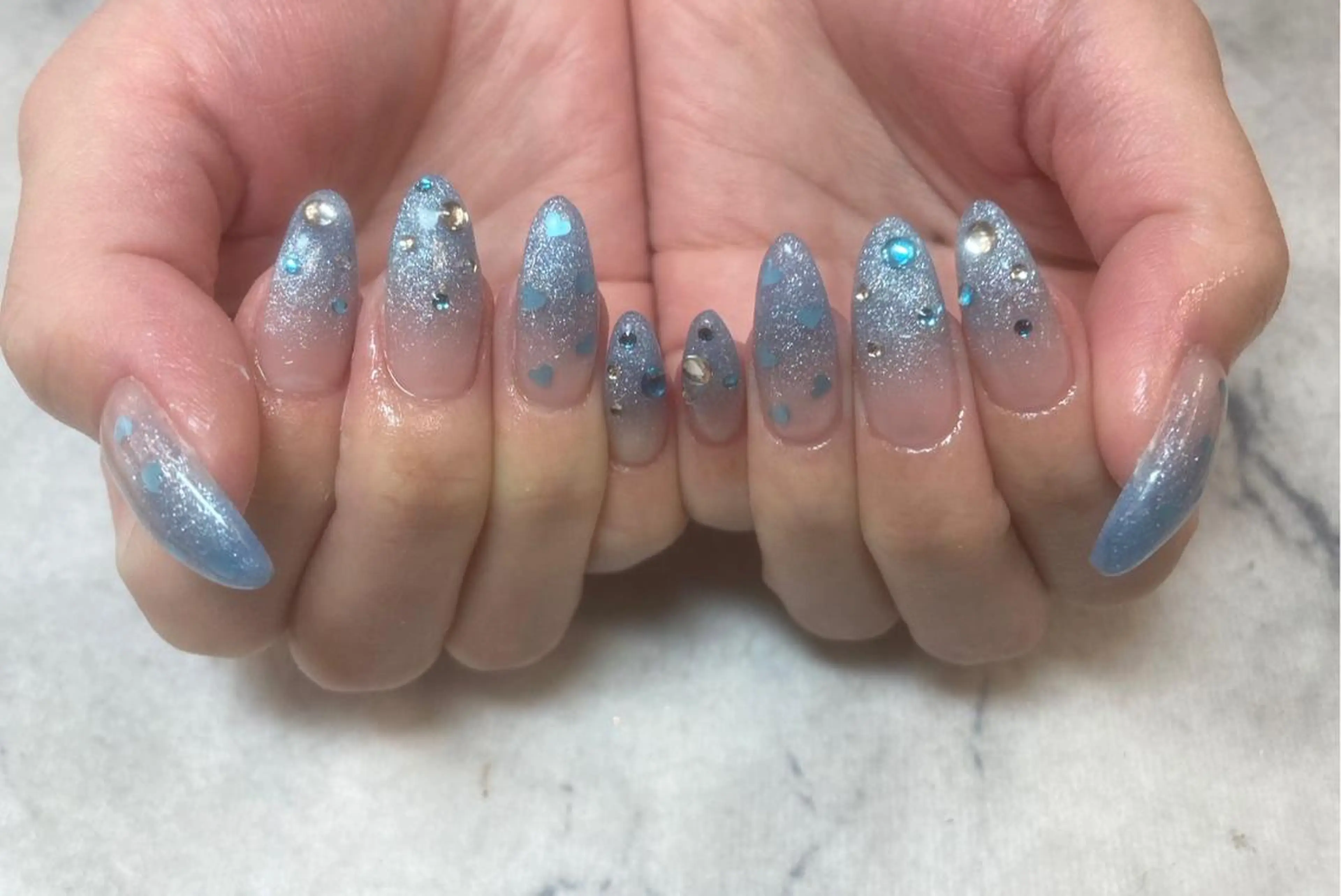 ネイル ネイルリボン 受付スタッフのネイルデザイン