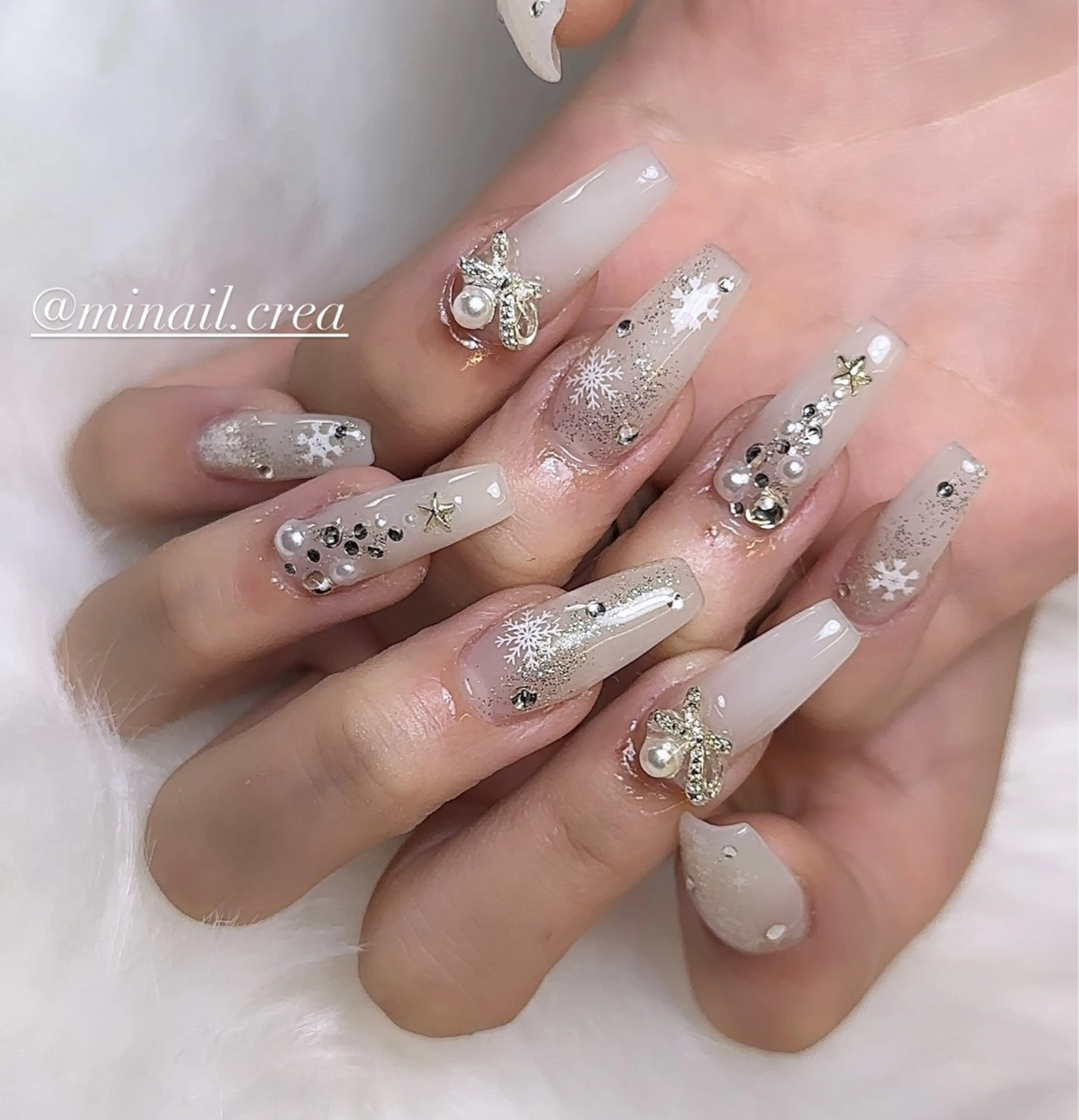 ネイル ジェルネイル キラキラネイル ロングネイル スカルプネイル ホワイト ハンドネイル CRéA　-private nailsalon-所属・CReA nailのネイルデザイン