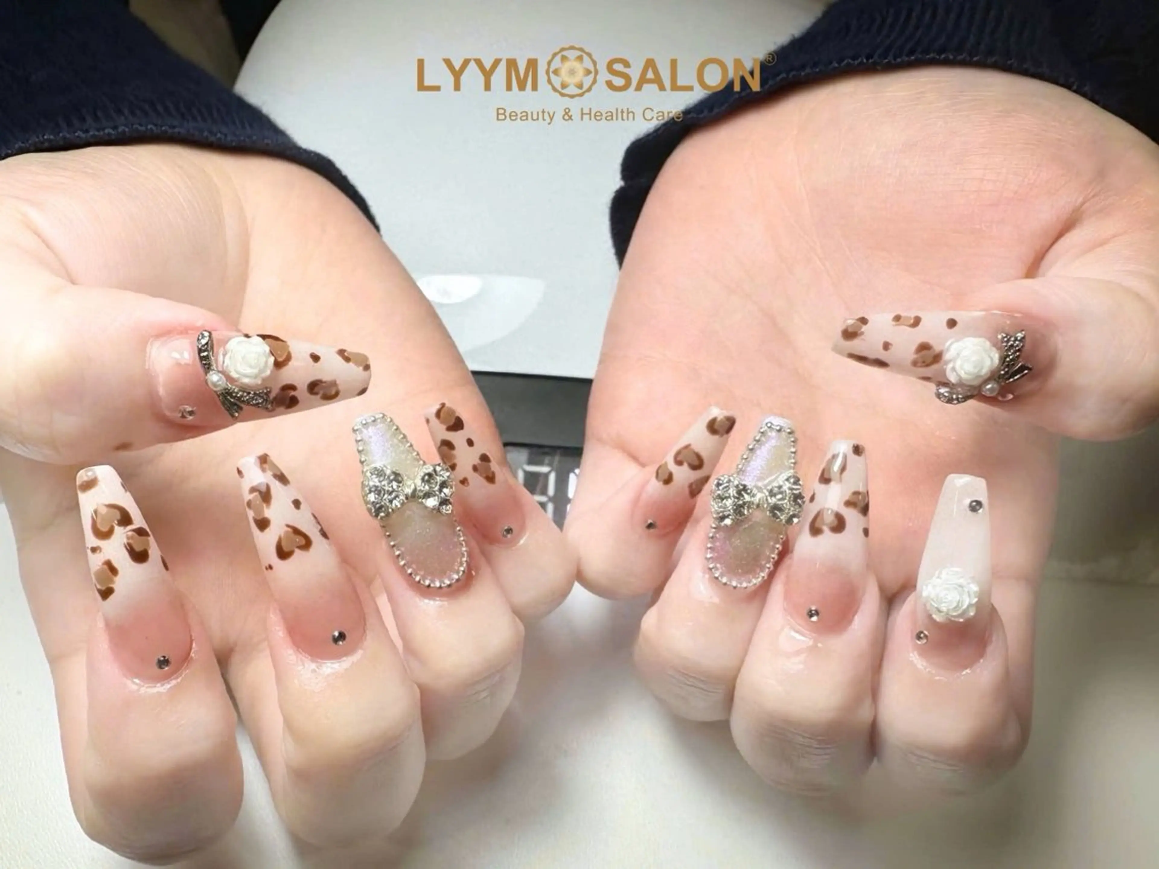 ネイル アニマル柄 韓国ネイル リボン ワンホンネイル ハンドネイル LYYM Salonのネイルデザイン