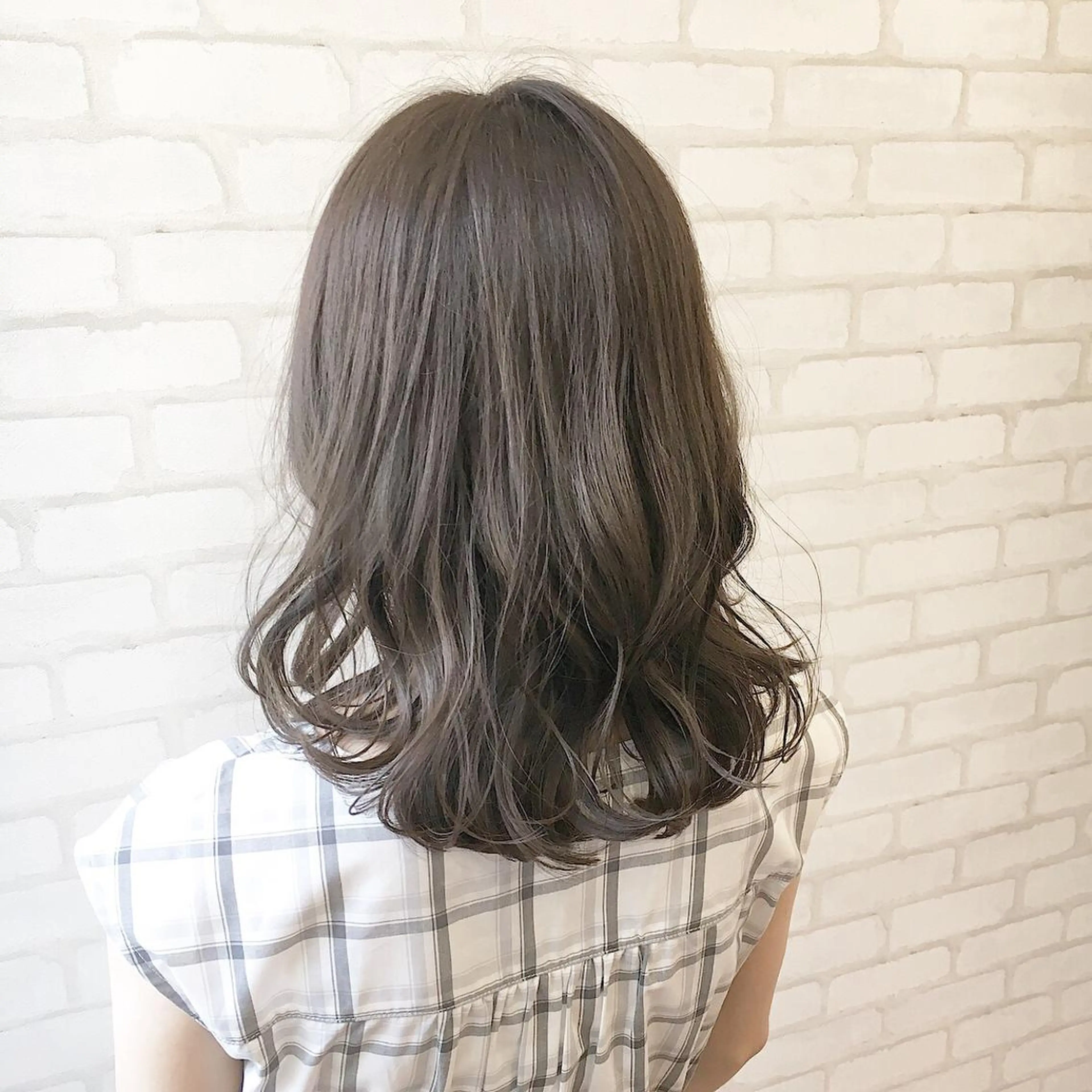 セミロング カラー ヘアアレンジ ラベンダーカラー ラベンダーグレー ✨艶髪✨透明感✨ 山内大樹のヘアスタイル