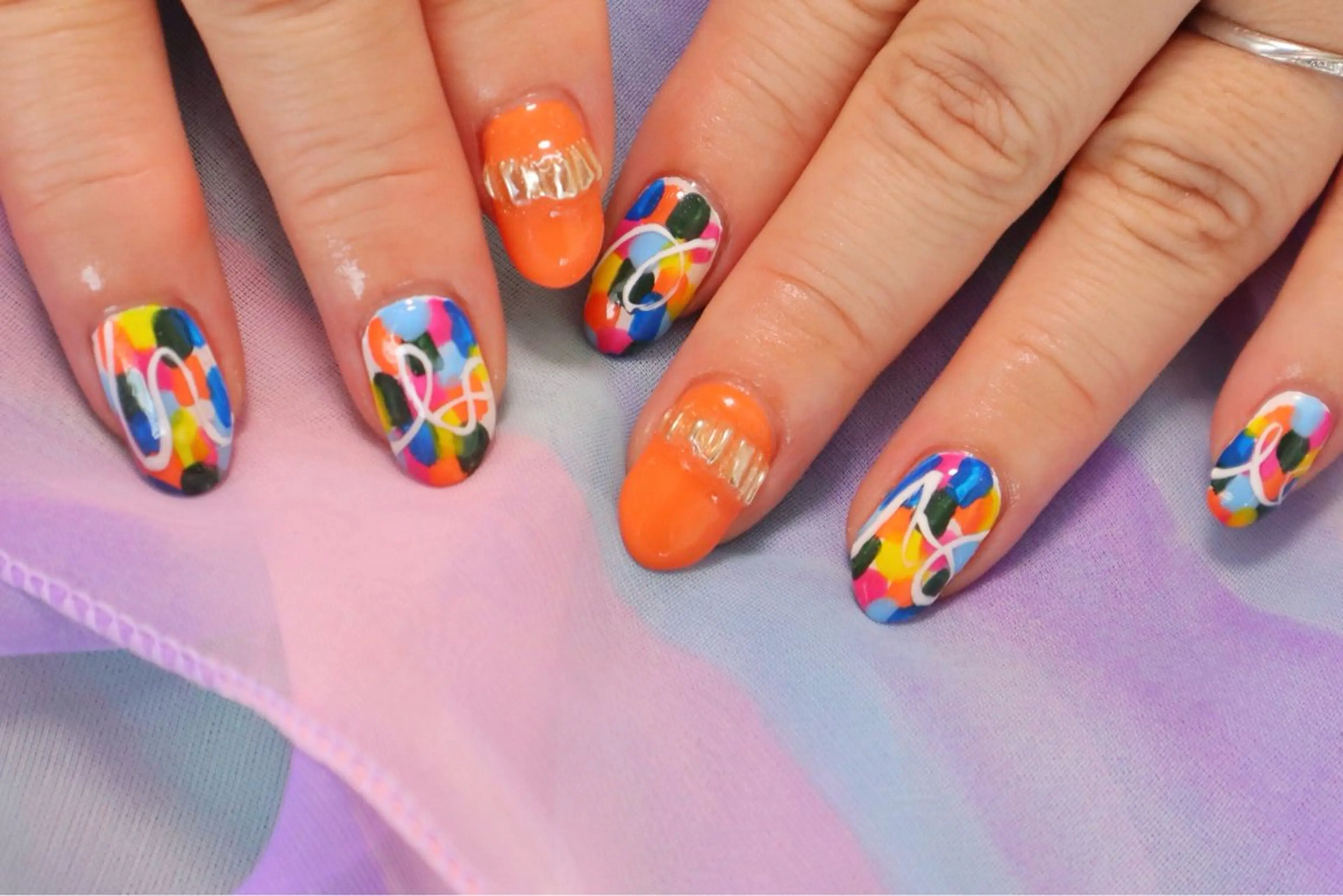 お任せネイル（お客様に合うデザインを提供します）の写真