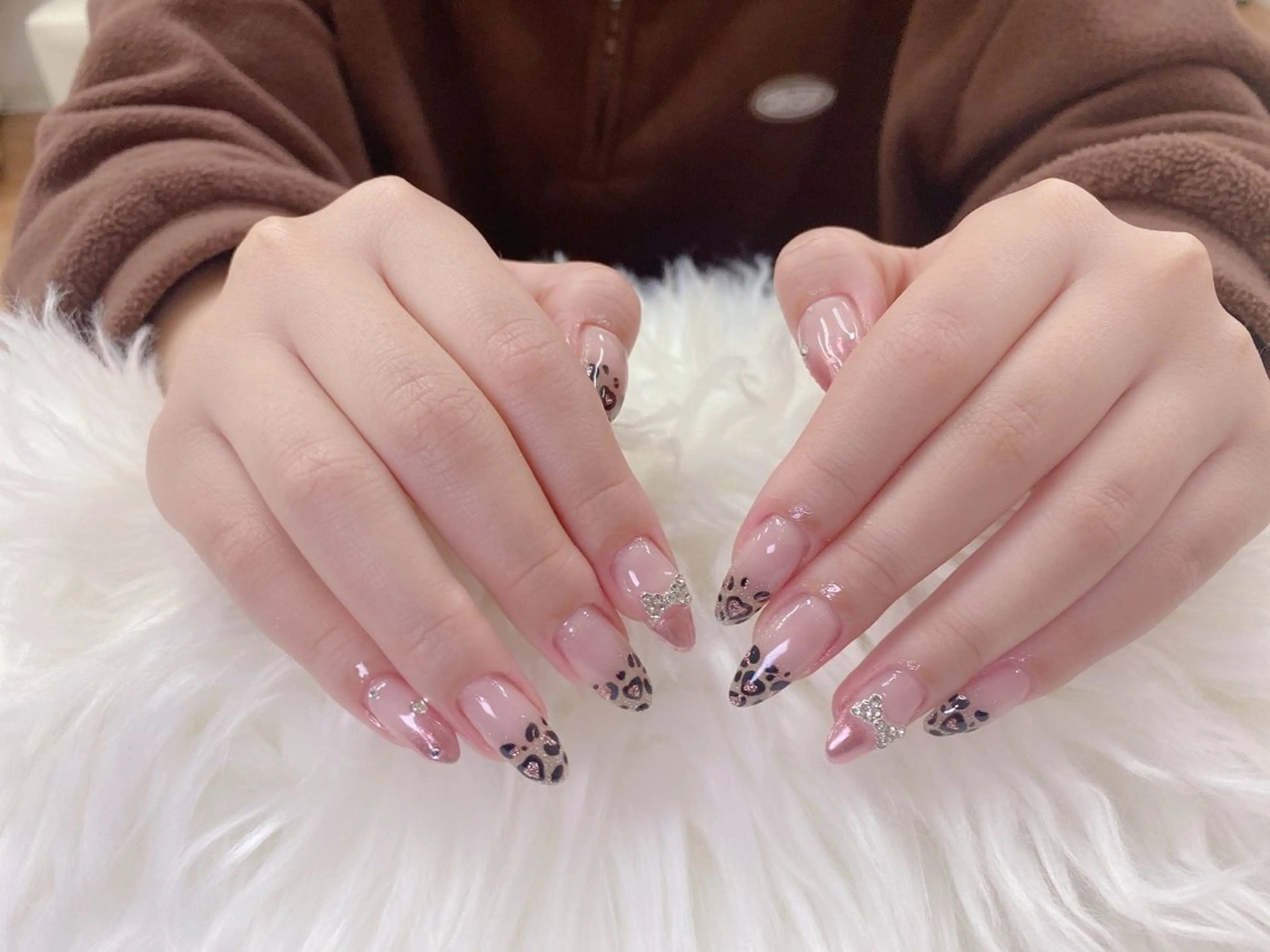 ネイル フレンチネイル グラデーション キラキラネイル 韓国ネイル マグネットネイル ハンドネイル ハンドケア Hara Nail 【パラジェル使用】のネイルデザイン