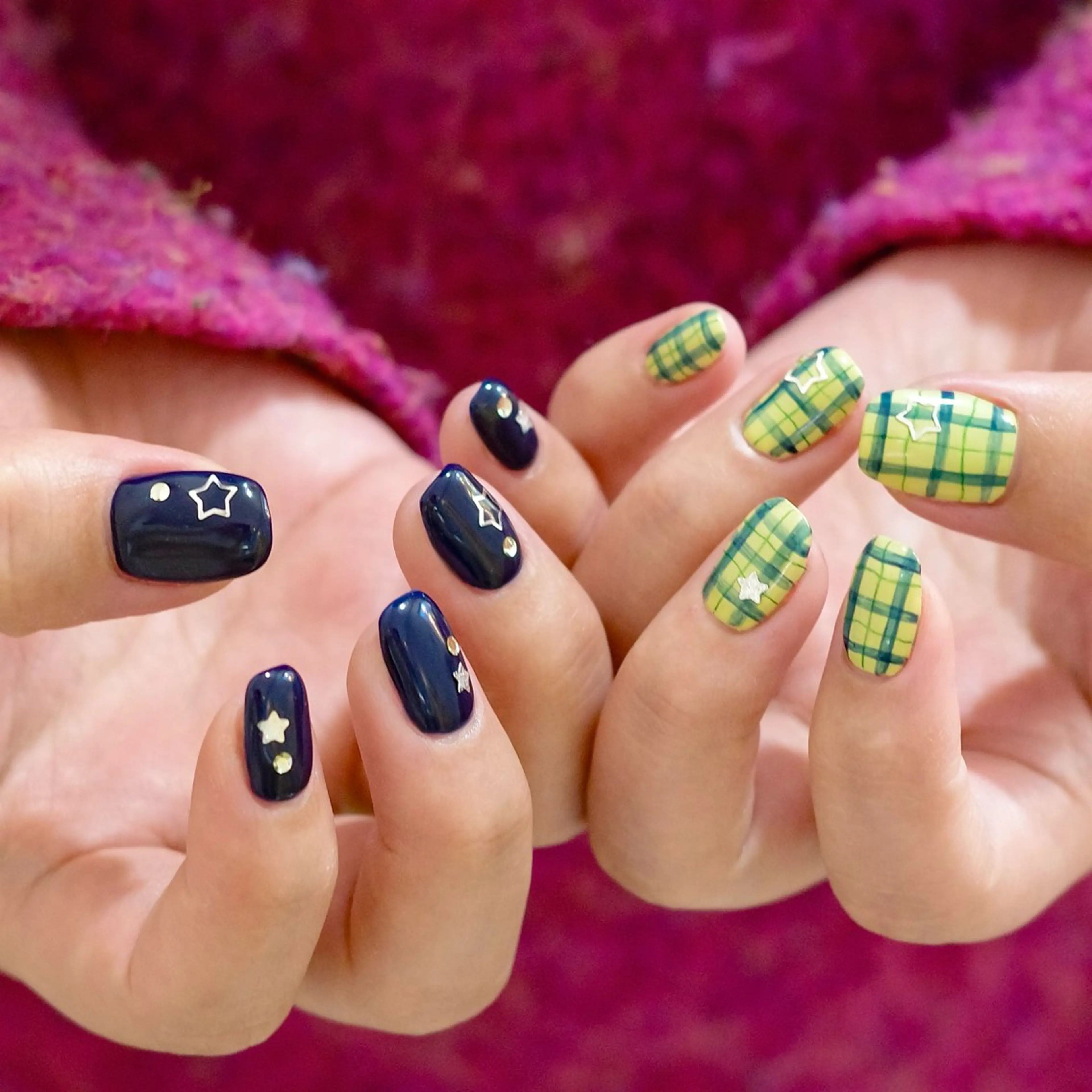 ネイル グリーン ネイビー 黄色 ハンドネイル pointillé .ayaのネイルデザイン