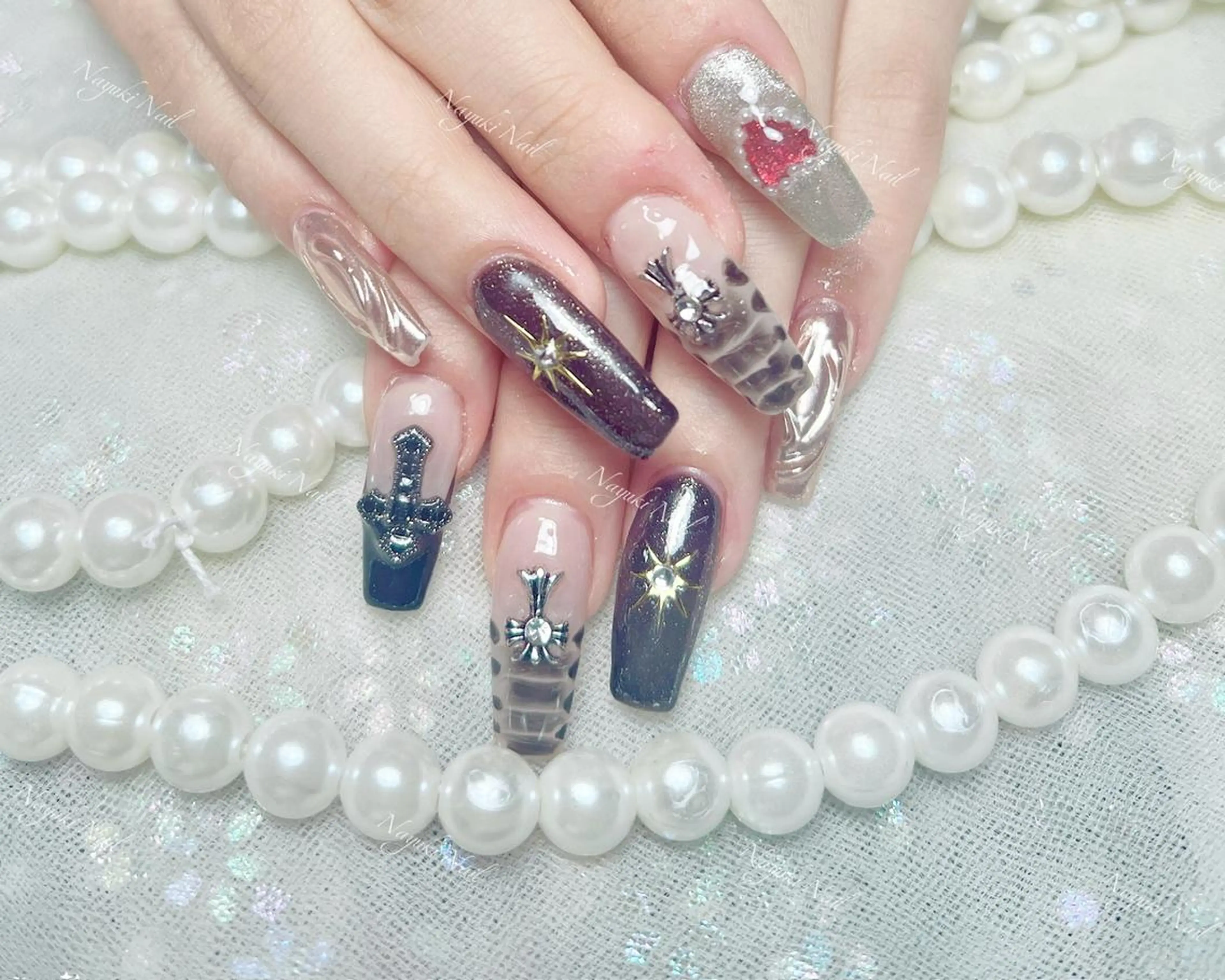 ネイル 🦋 Queenieのネイルデザイン