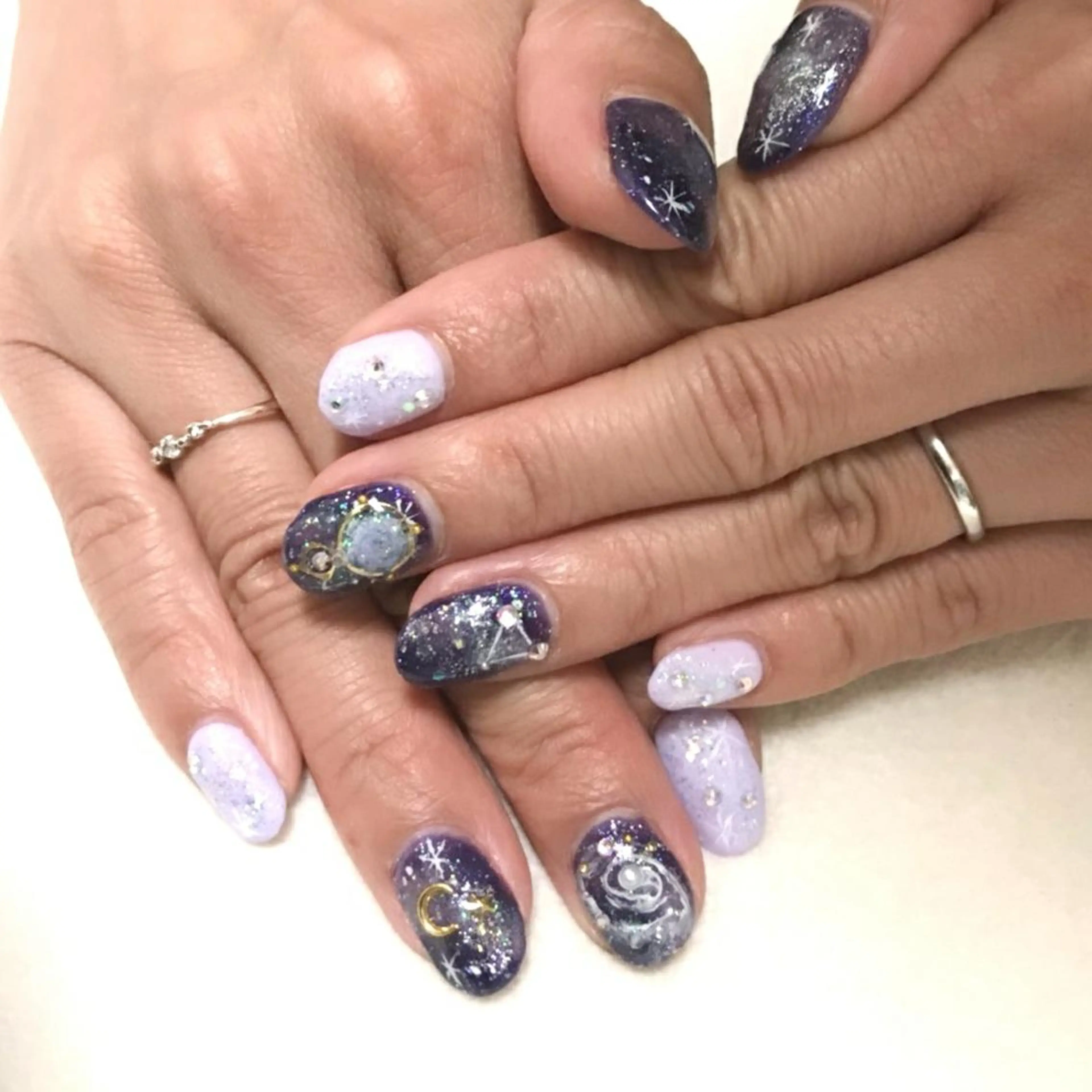 ネイル エステとネイル ローズコンフォートのネイルデザイン