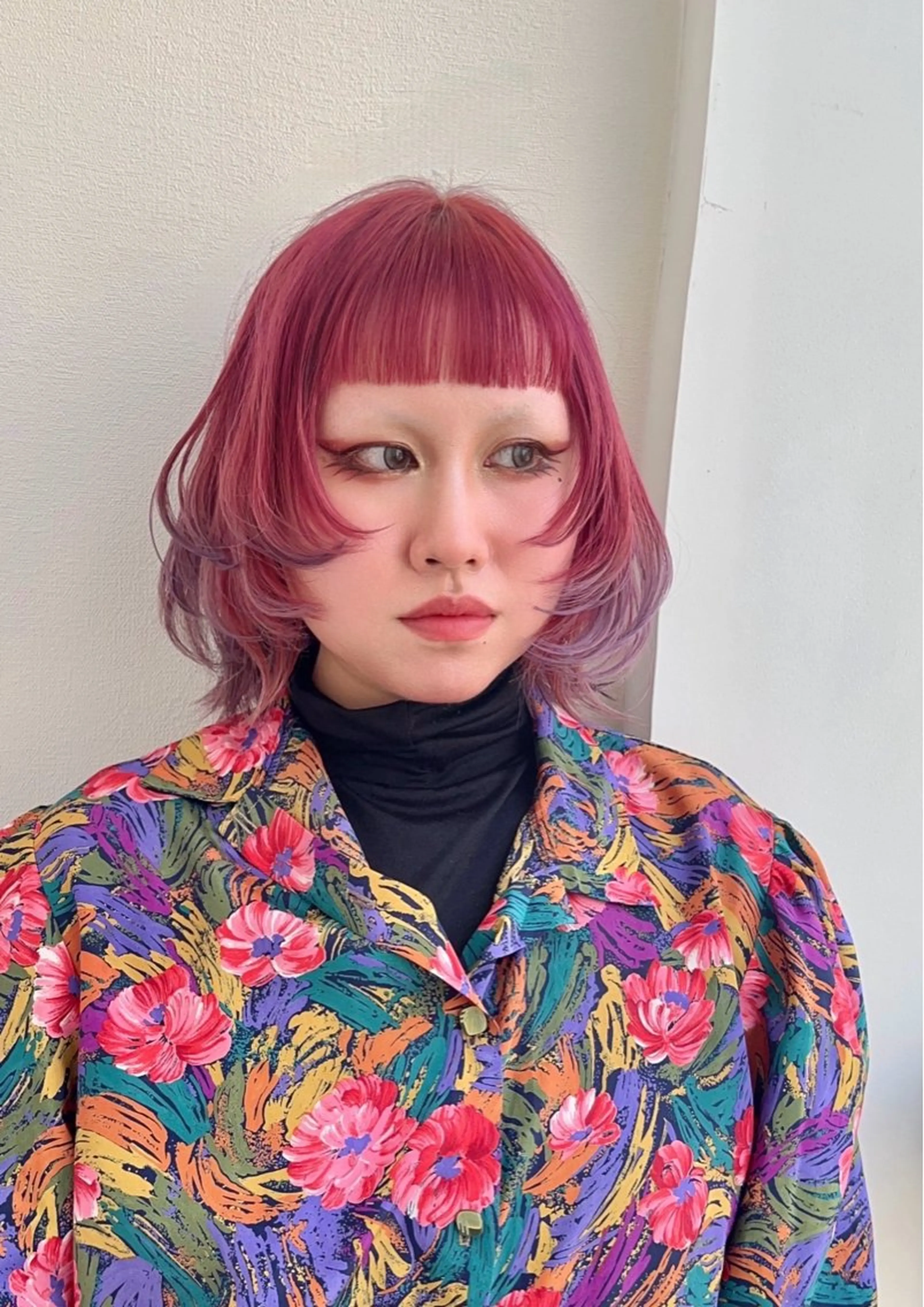 ミディアム カラー デザインカラー ピンクカラー ボブ ウルフカット ウルフボブ ヘアカラー direction所属・派手髪デザインカラー ヒロカのヘアスタイル