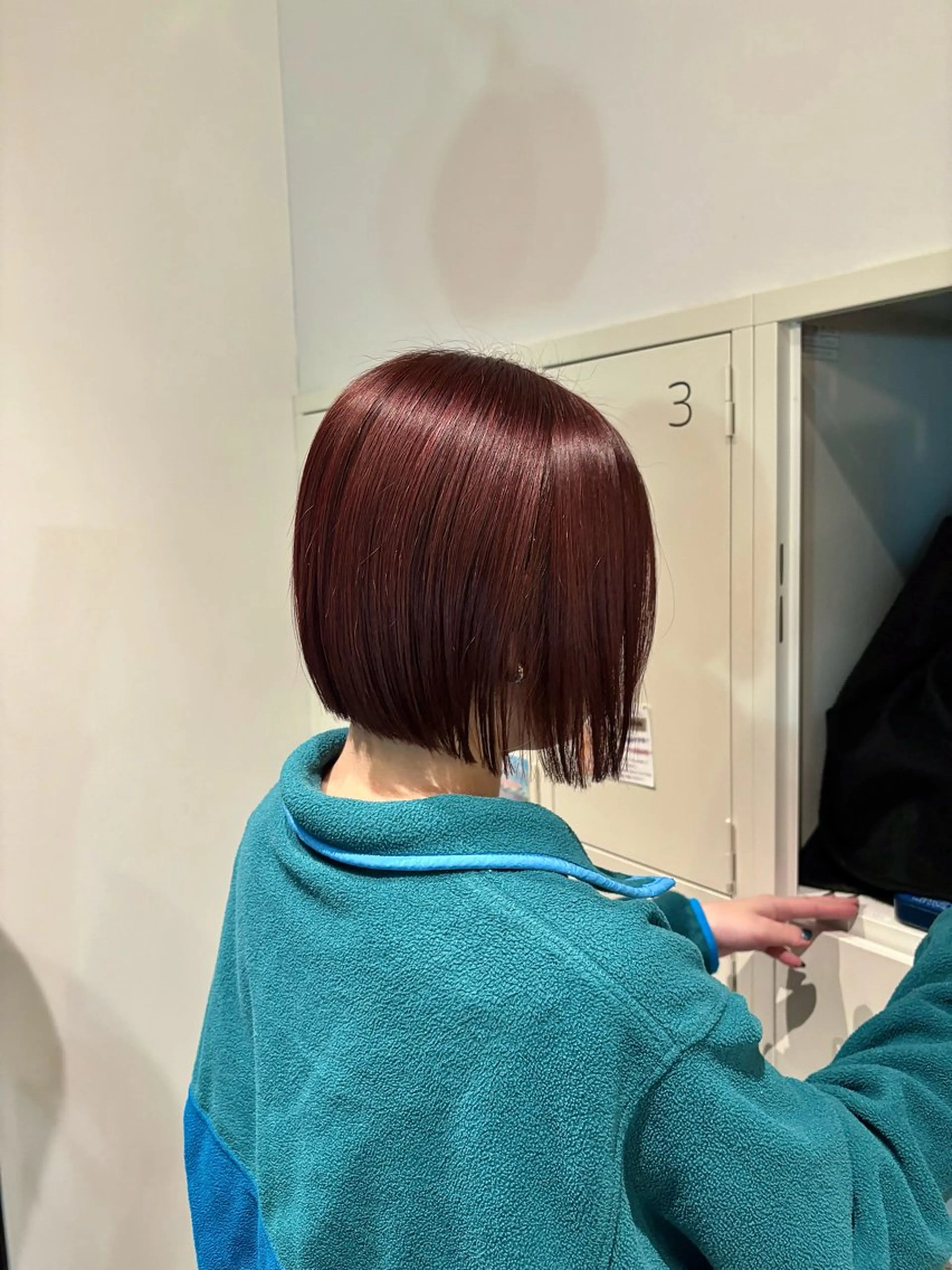 ショート カラー ブリーチ ボルドーカラー ブリーチなしカラー NATSUMI 🐻‍❄️🤍のヘアスタイル