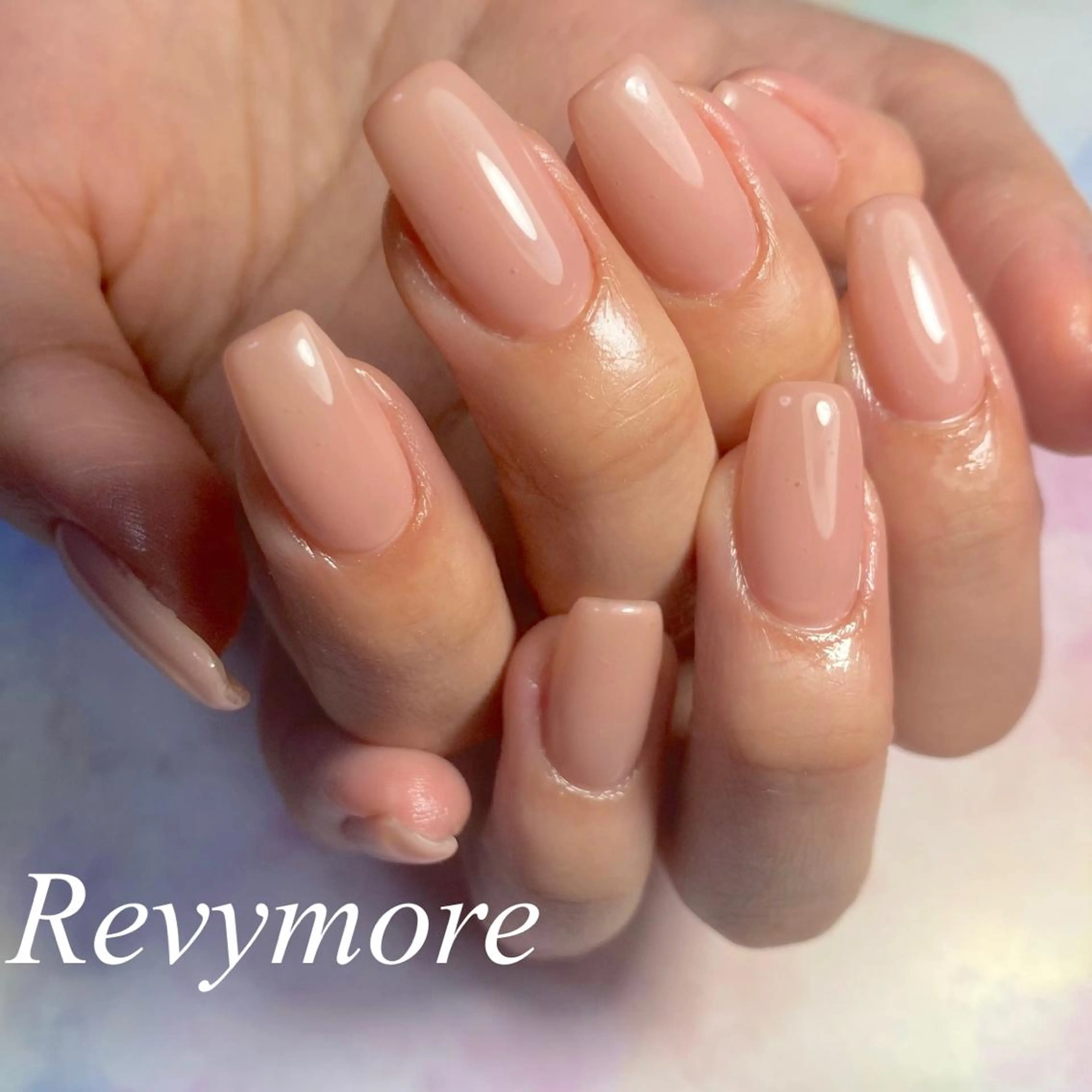 ミディアム ネイル ジェルネイル ニュアンスネイル オフィスネイル ワンカラーネイル シンプルネイル nail salon Revymore所属・nail salon Revymoreのネイルデザイン