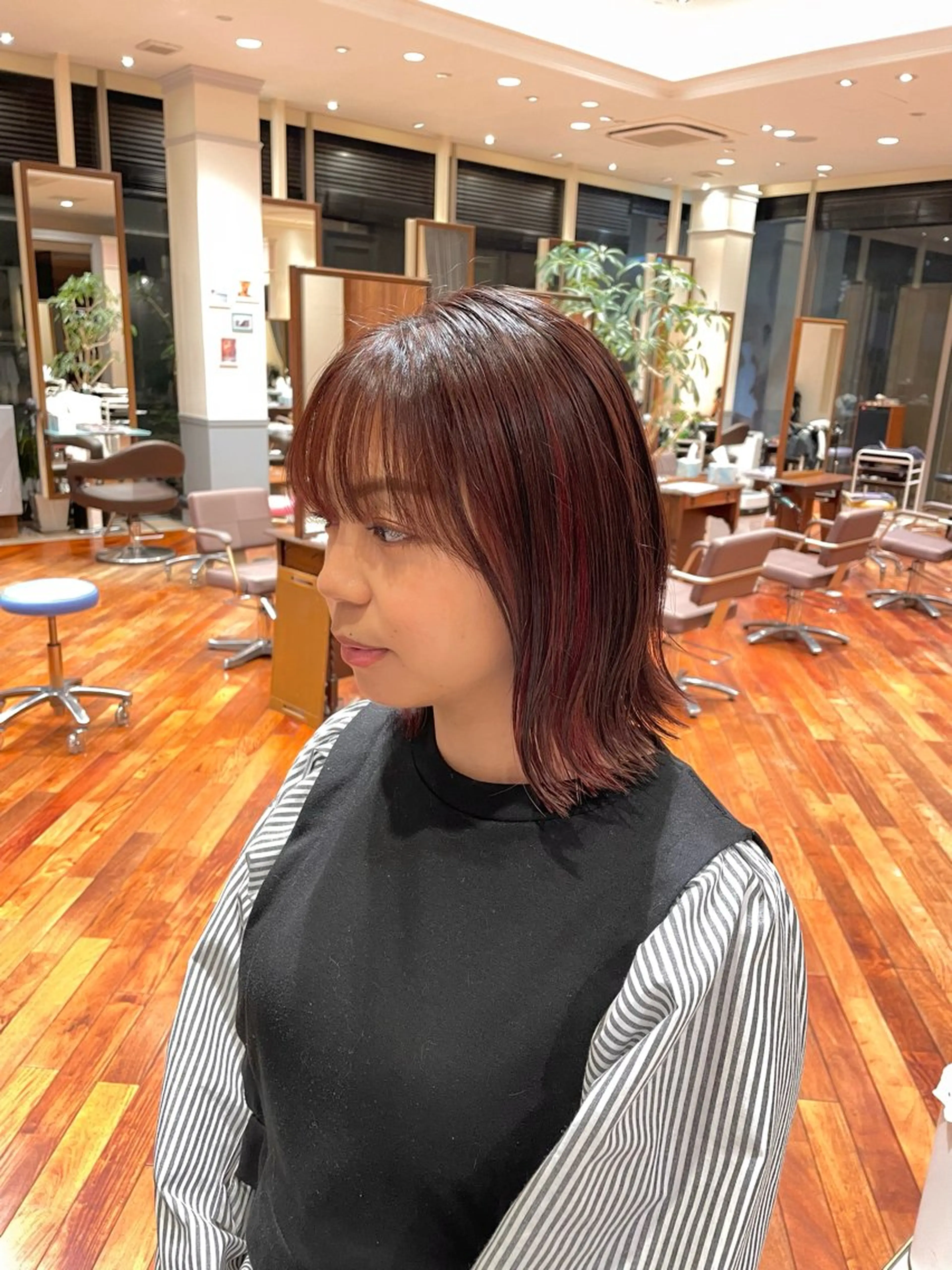 ショート カラー ブリーチ ピンクカラー ボブ くびれヘア 顔周りカット 大阪梅田 稲葉利也斗のヘアスタイル