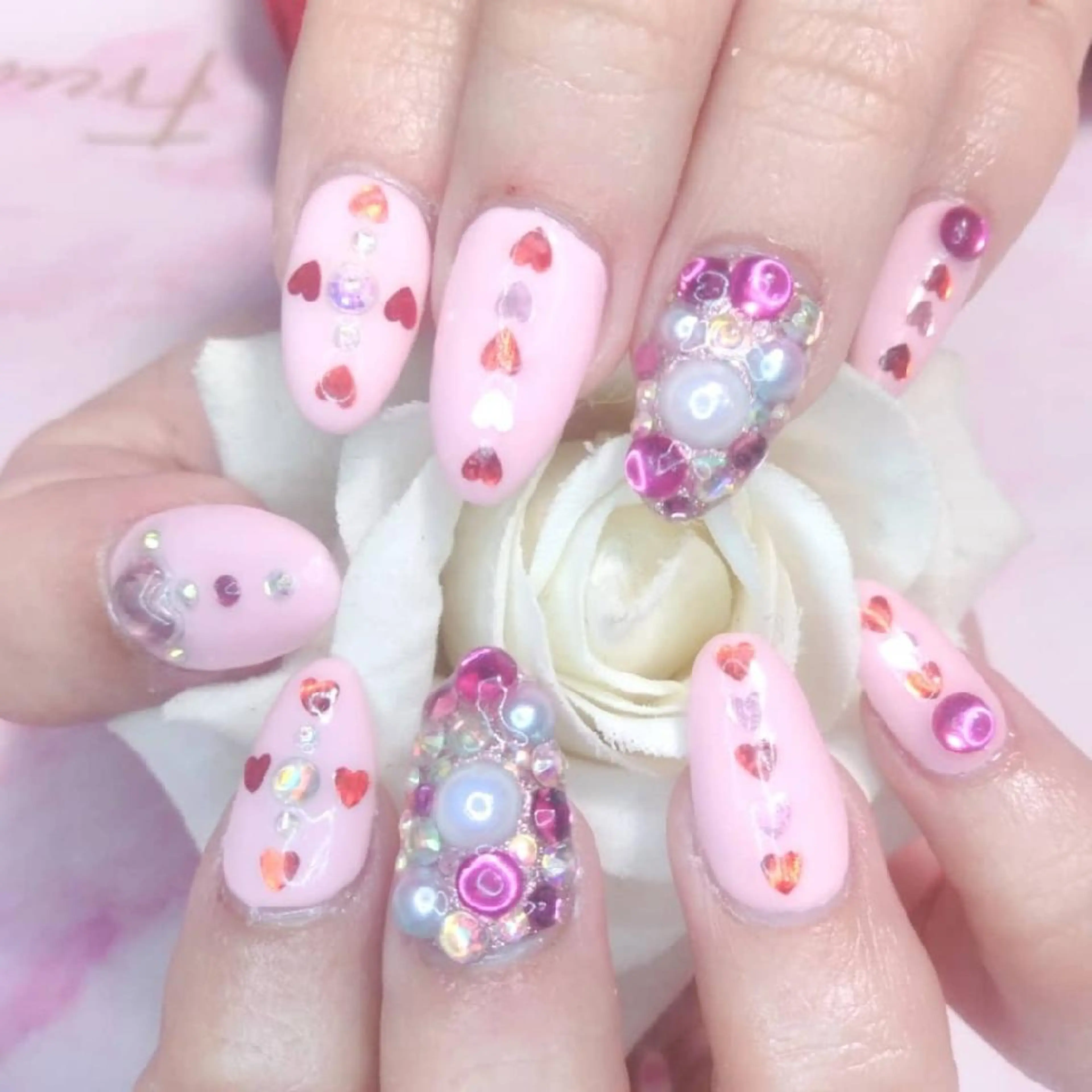 ネイル エステとネイル ローズコンフォートのネイルデザイン