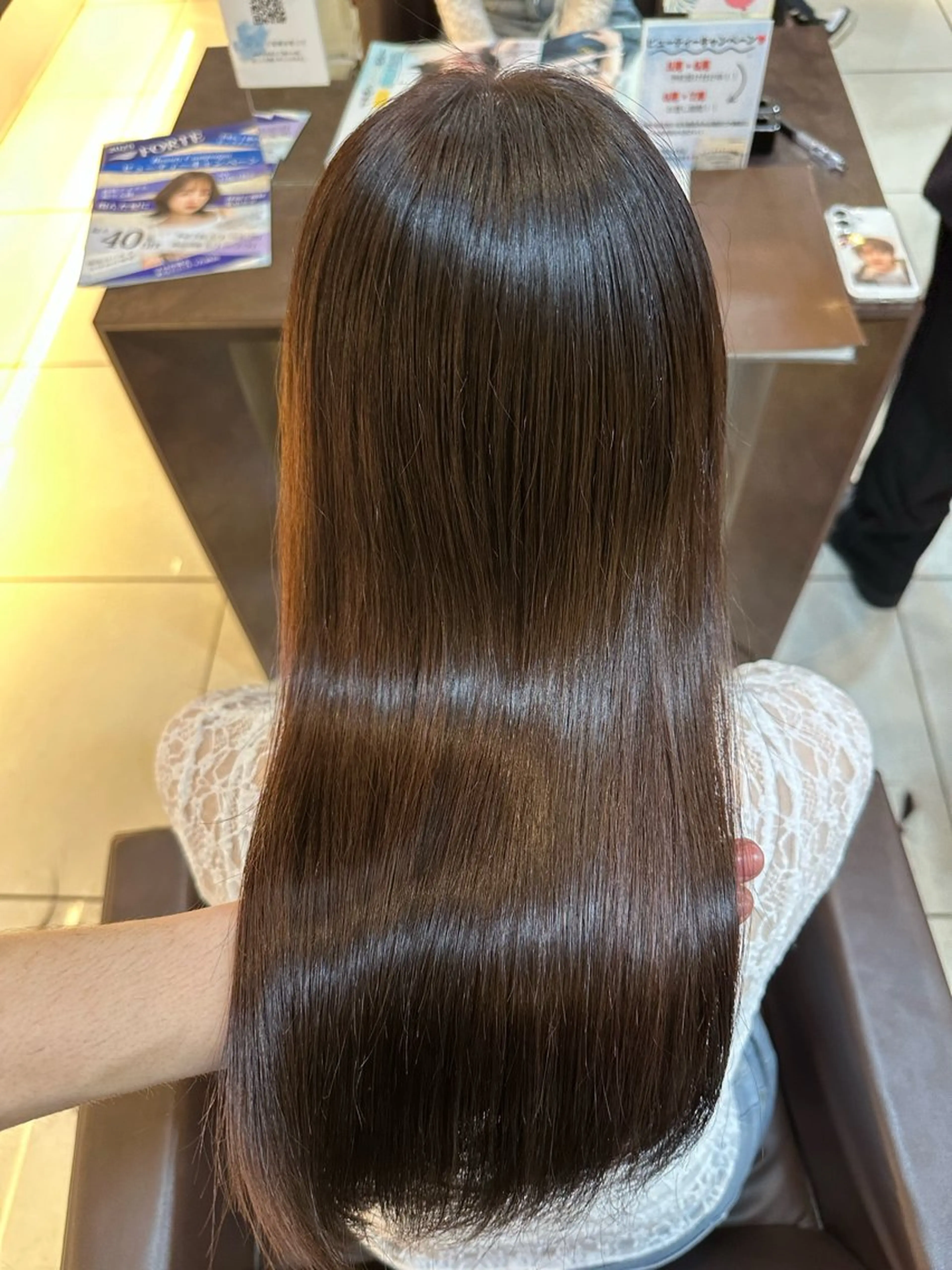 セミロング 海外風パーマ 健人のヘアスタイル