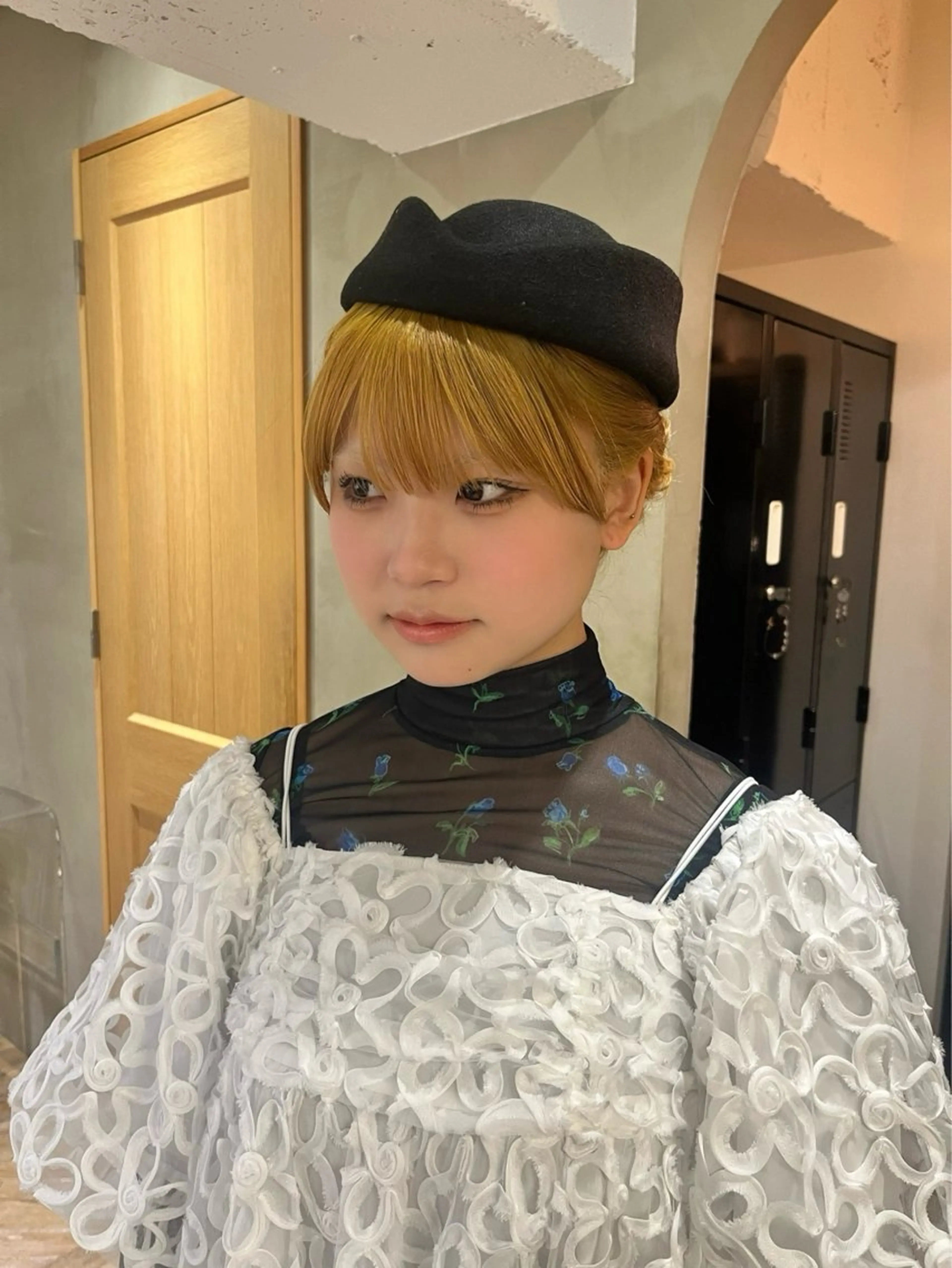 ミディアム カラー ヘアアレンジ ブリーチ イエローカラー くすみカラー/ ヒガ ローレンのヘアスタイル