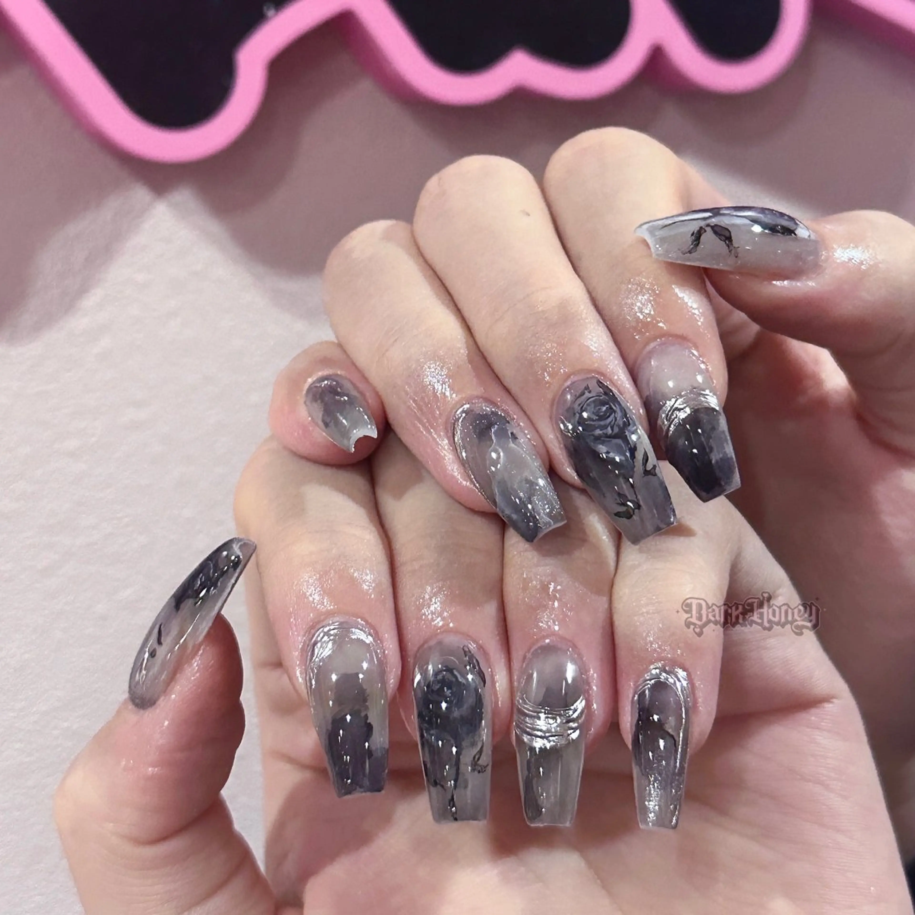 ネイル ハンドネイル Dark honey スカルプ専門原宿店のネイルデザイン