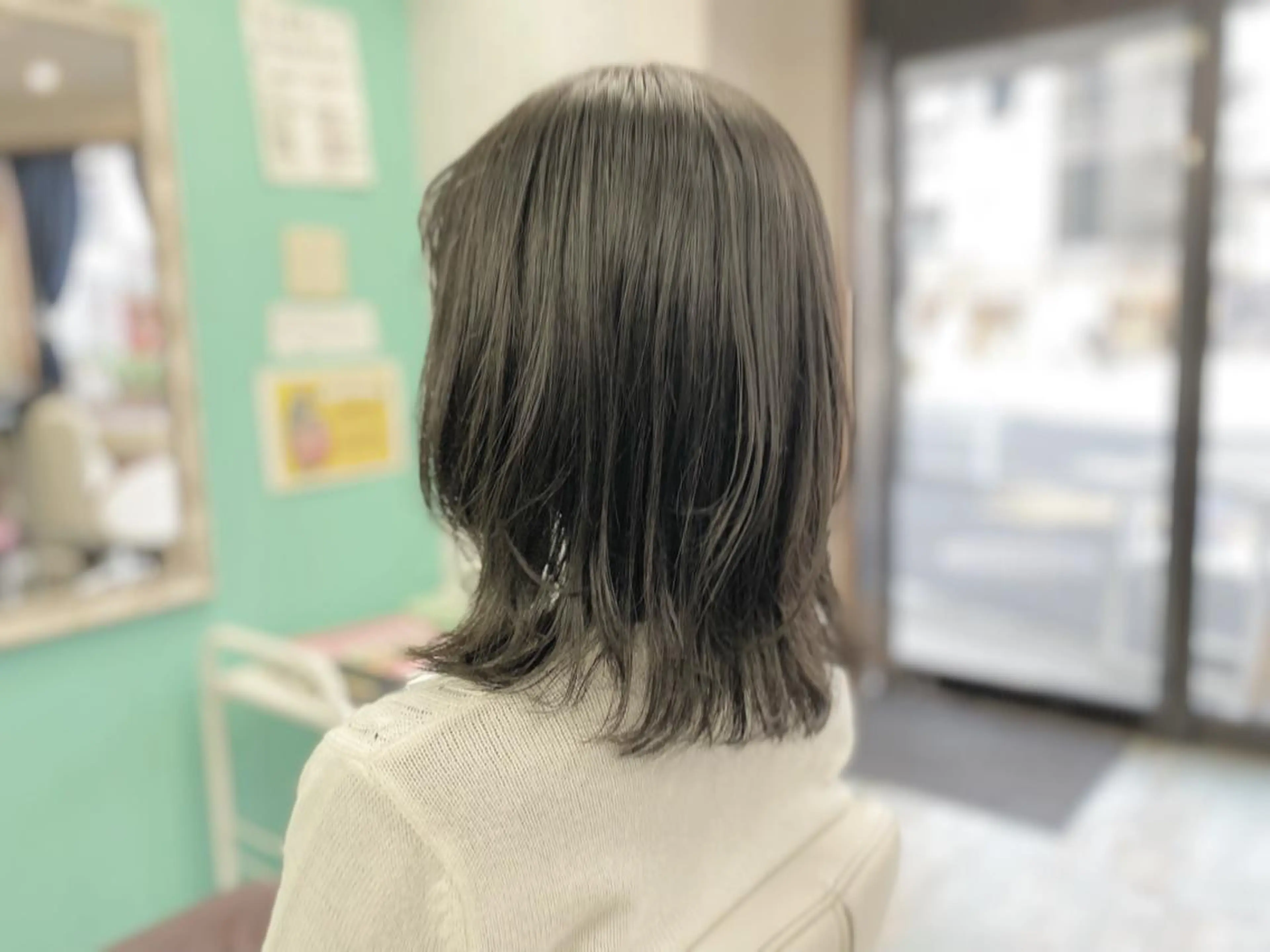セミロング くびれヘア 外ハネヘア 佐々木 菜摘のヘアスタイル