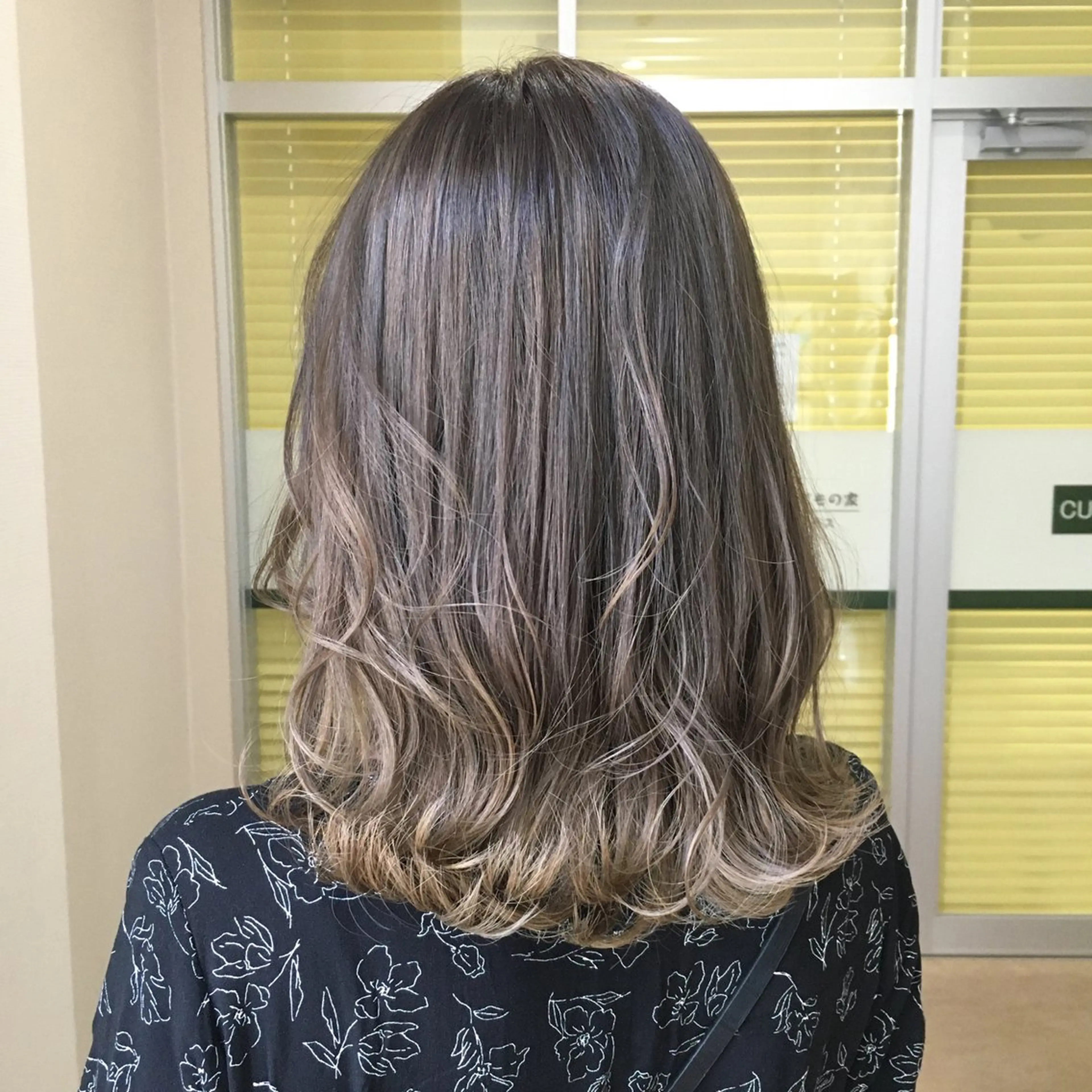 ミディアム カラー ベージュカラー ブリーチ ケアブリーチ ダブルカラー グラデーションカラー 村上 遥香 店長スタイリストのヘアスタイル