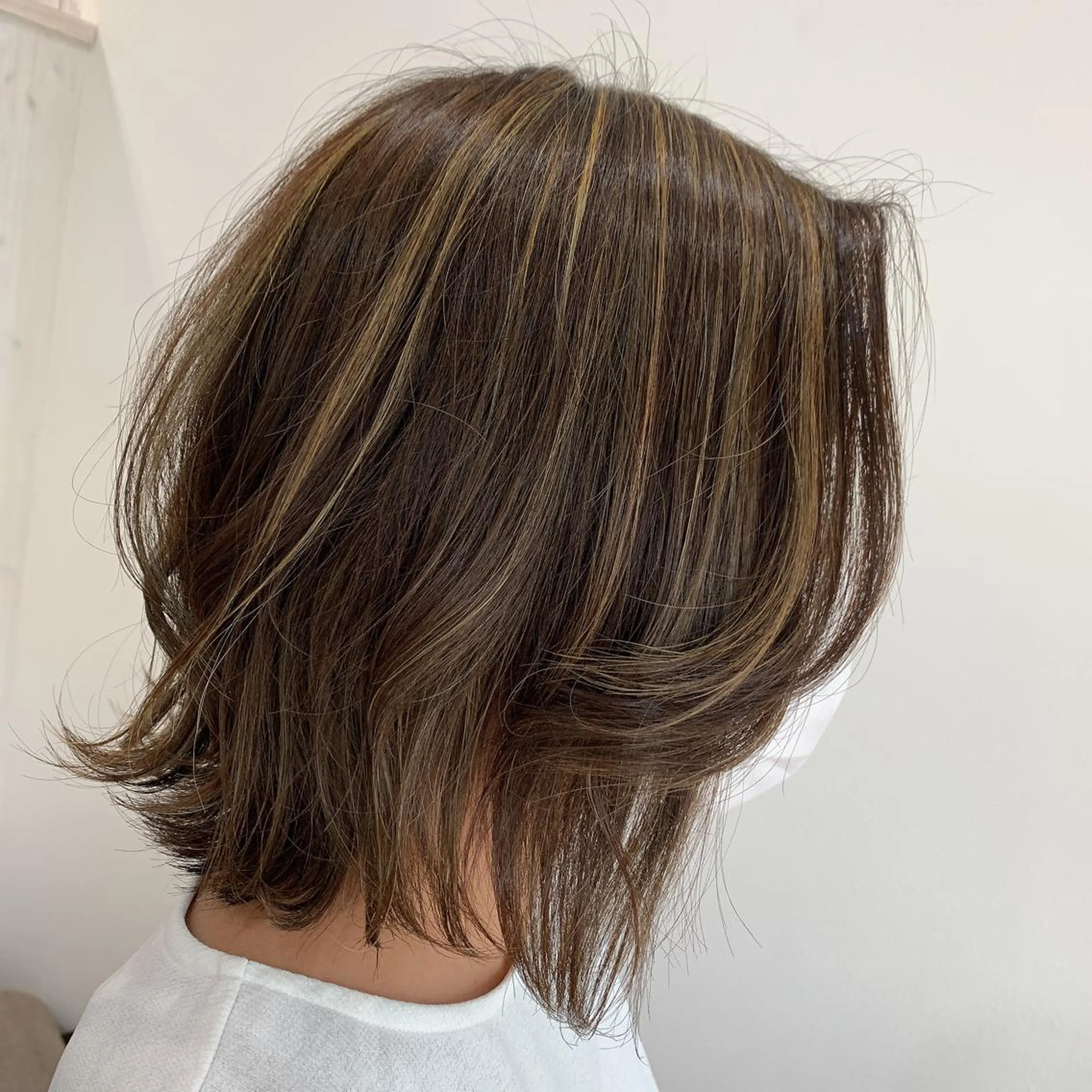 ミディアム ウルフカット フラウヘアデザイン所属・大田 留衣のヘアスタイル