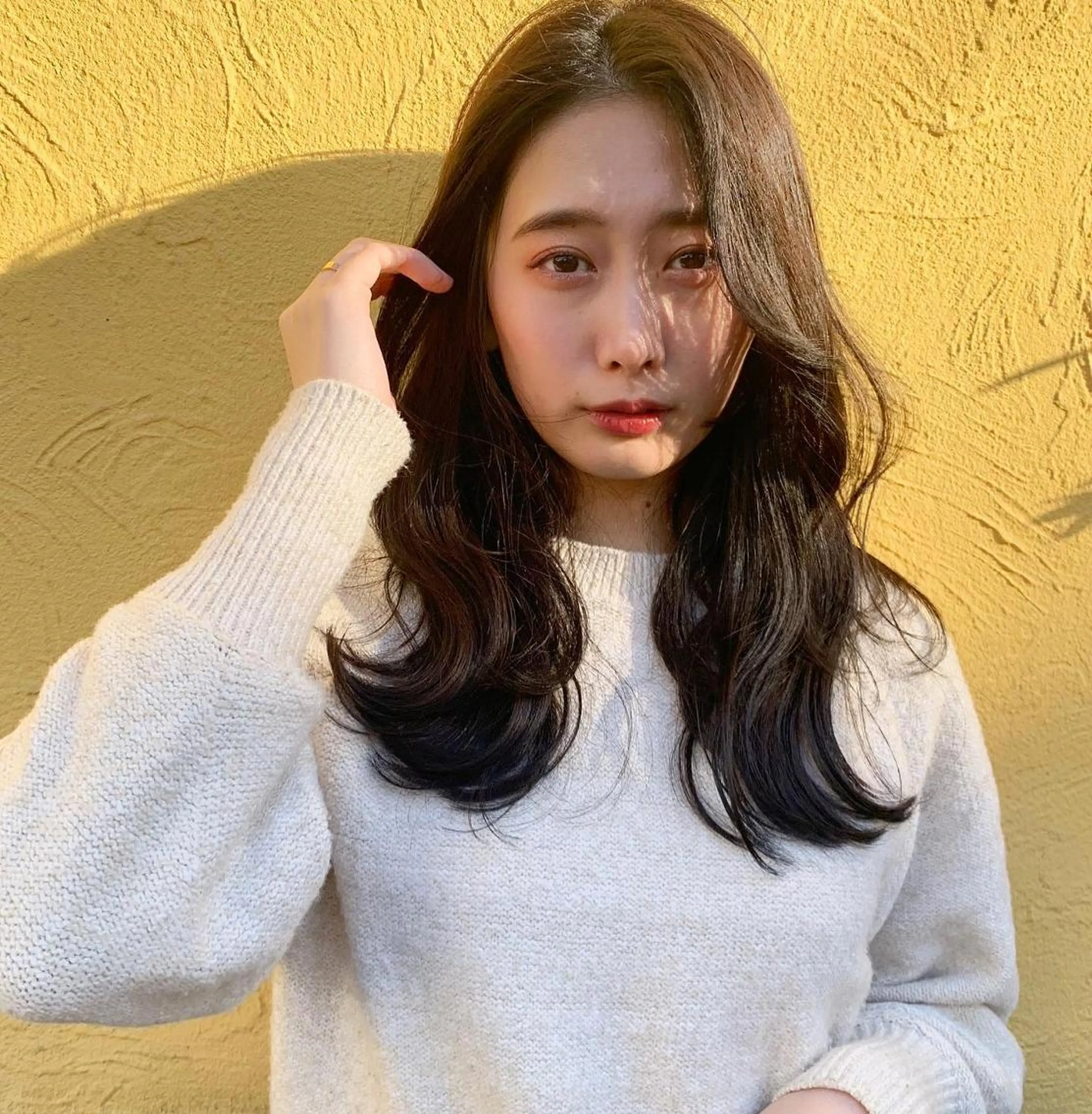 ミディアム カラー ヘアアレンジ ミディアムパーマ ベージュカラー 透明感カラー ハイライトカラー ミルクティーベージュ 韓国/髪質改善💘 櫻井かれんのヘアスタイル