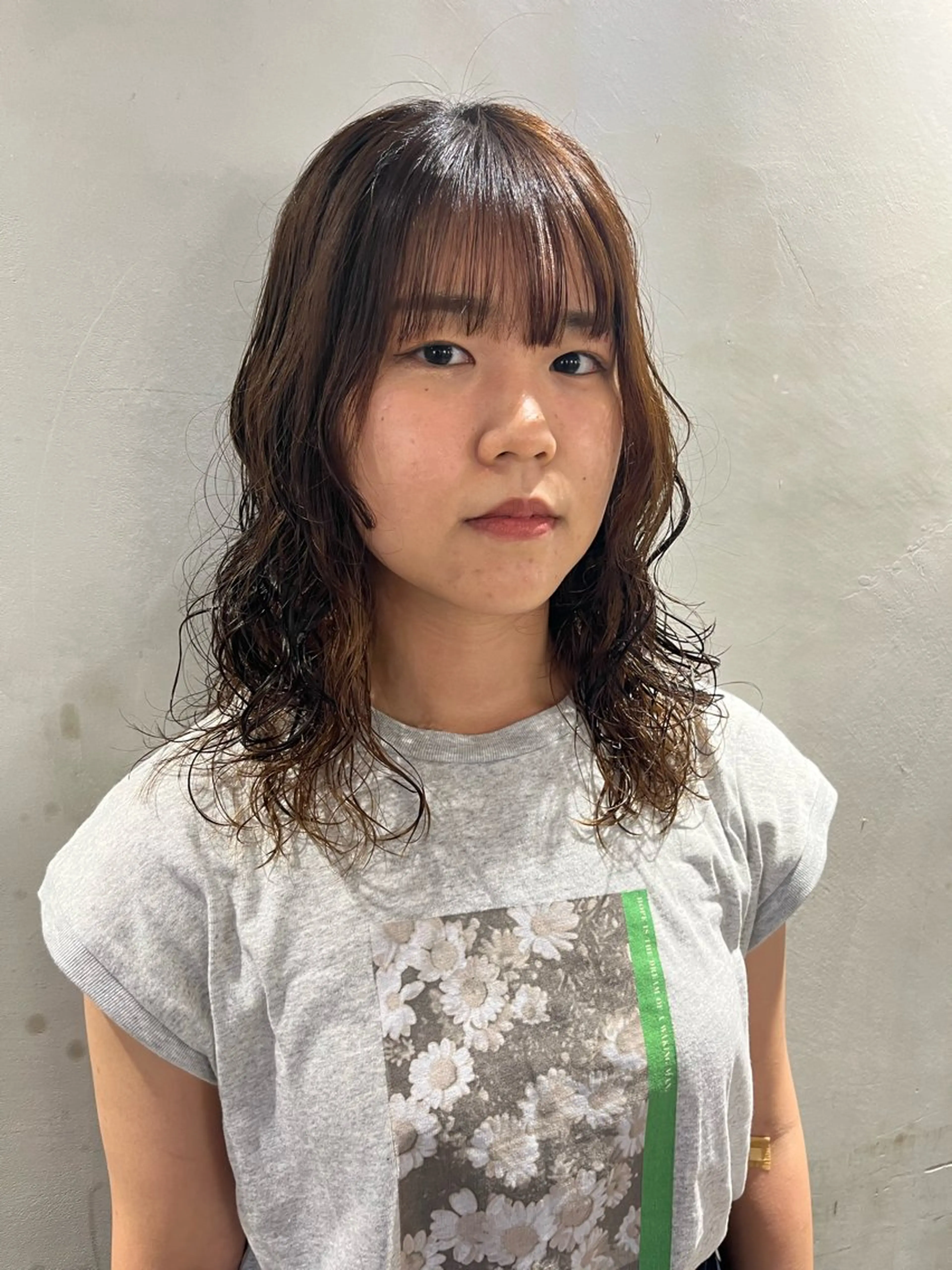 ミディアム パーマ カット パーマ トリートメント GO TODAY シェアサロン 表参道Flos店所属・nishi fuyumiのヘアスタイル