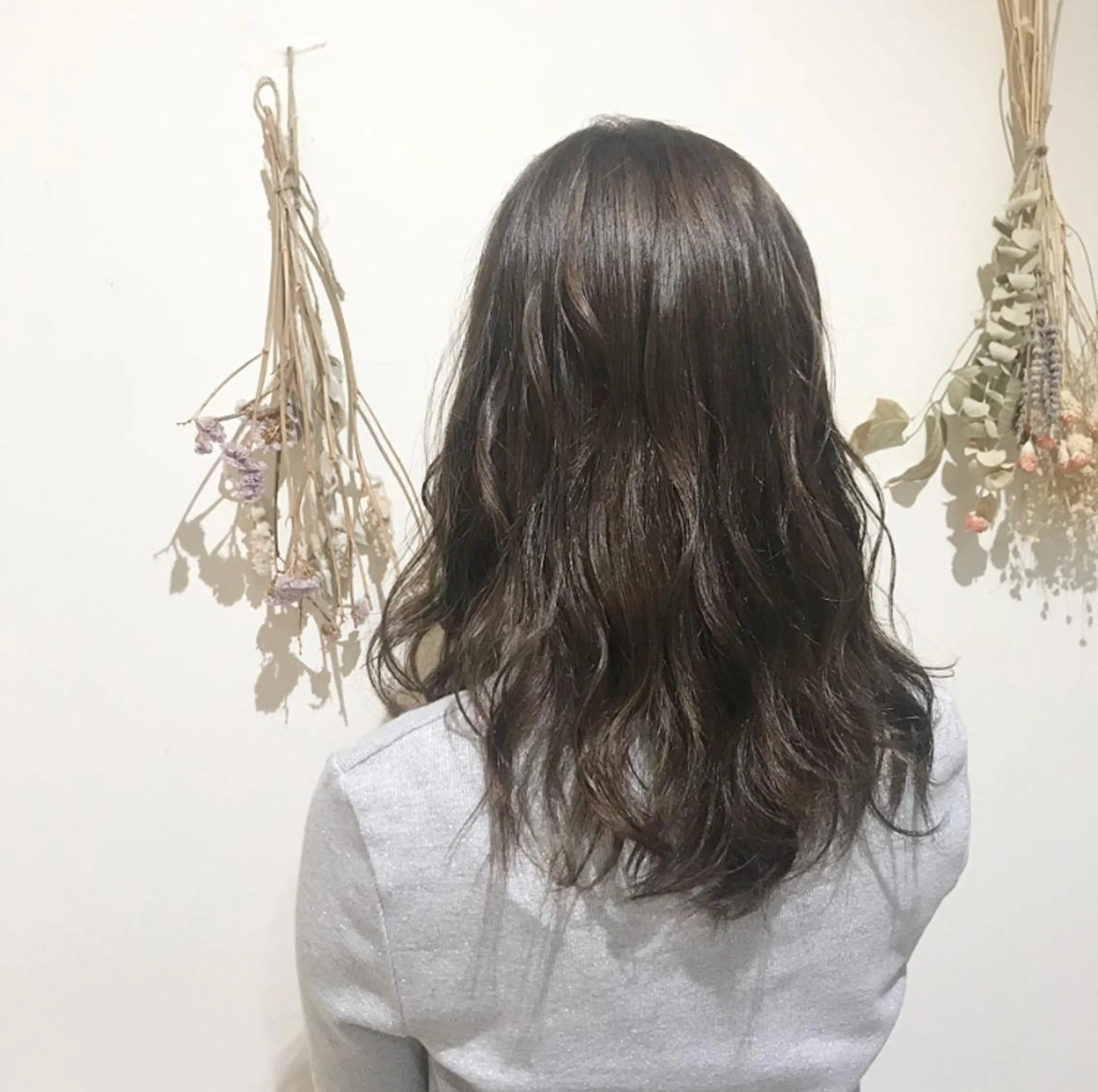 セミロング カラー ヘアアレンジ 髪質改善period.所属・いしかわまい🎀 髪質改善特価サロンのヘアスタイル