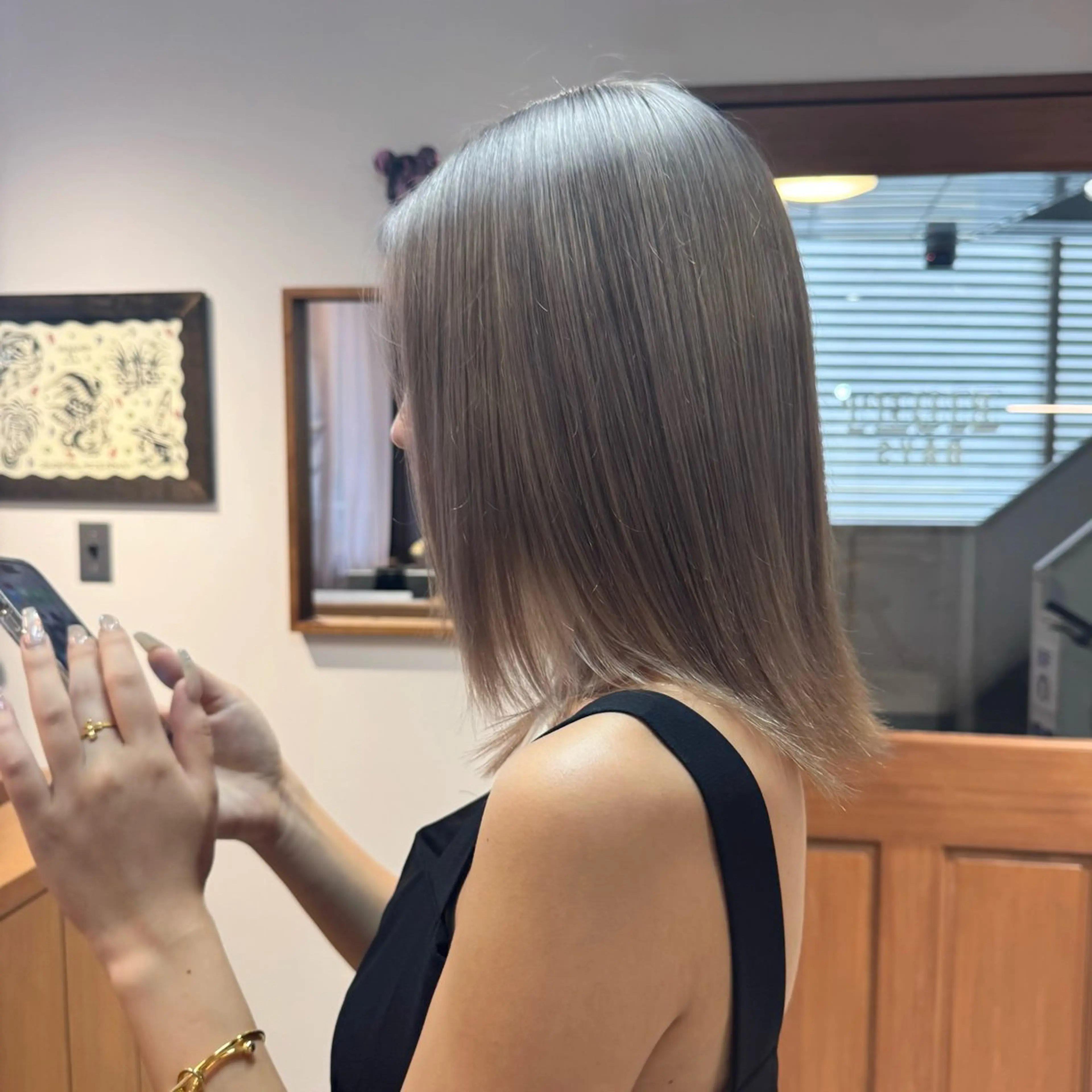 セミロング カラー ヘアアレンジ ヘアカラー 山口 摩七斗のヘアスタイル