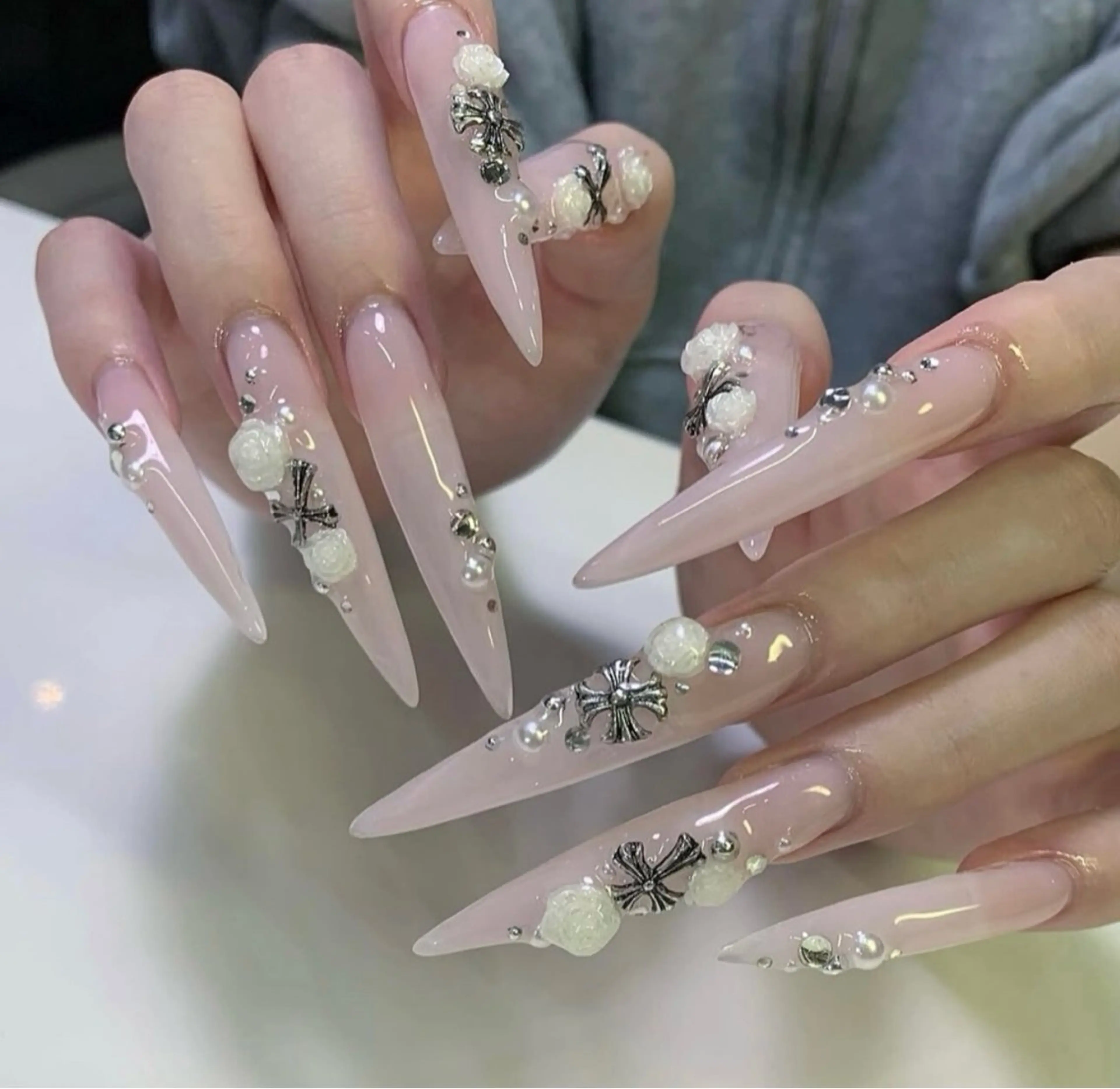 ネイル アートネイル 長さ出し ジェルネイル マグネットネイル ニュアンスネイル ハンドネイル なな_ CloudyChanのネイルデザイン