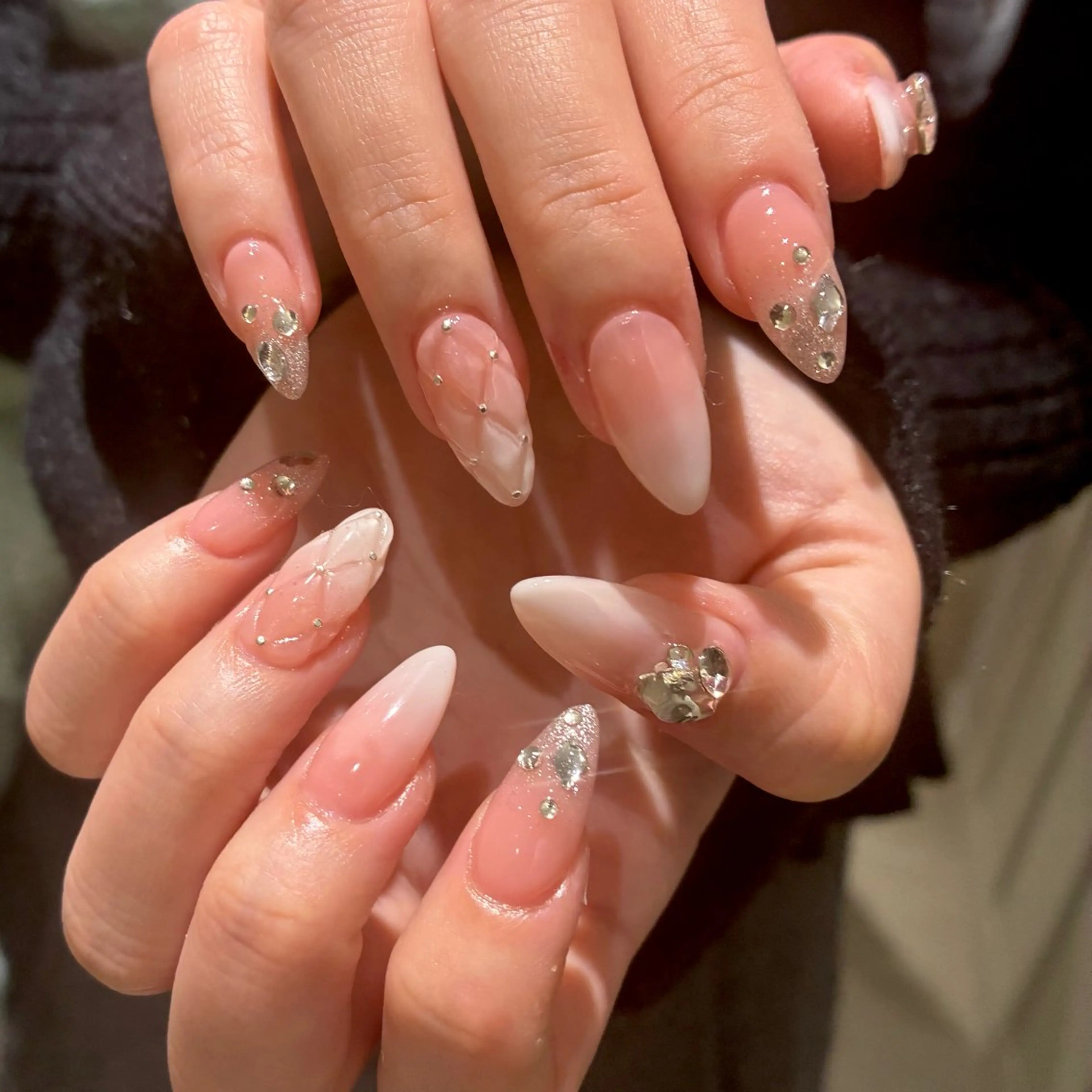 ネイル キラキラネイル ハンドネイル WAVY airiのネイルデザイン