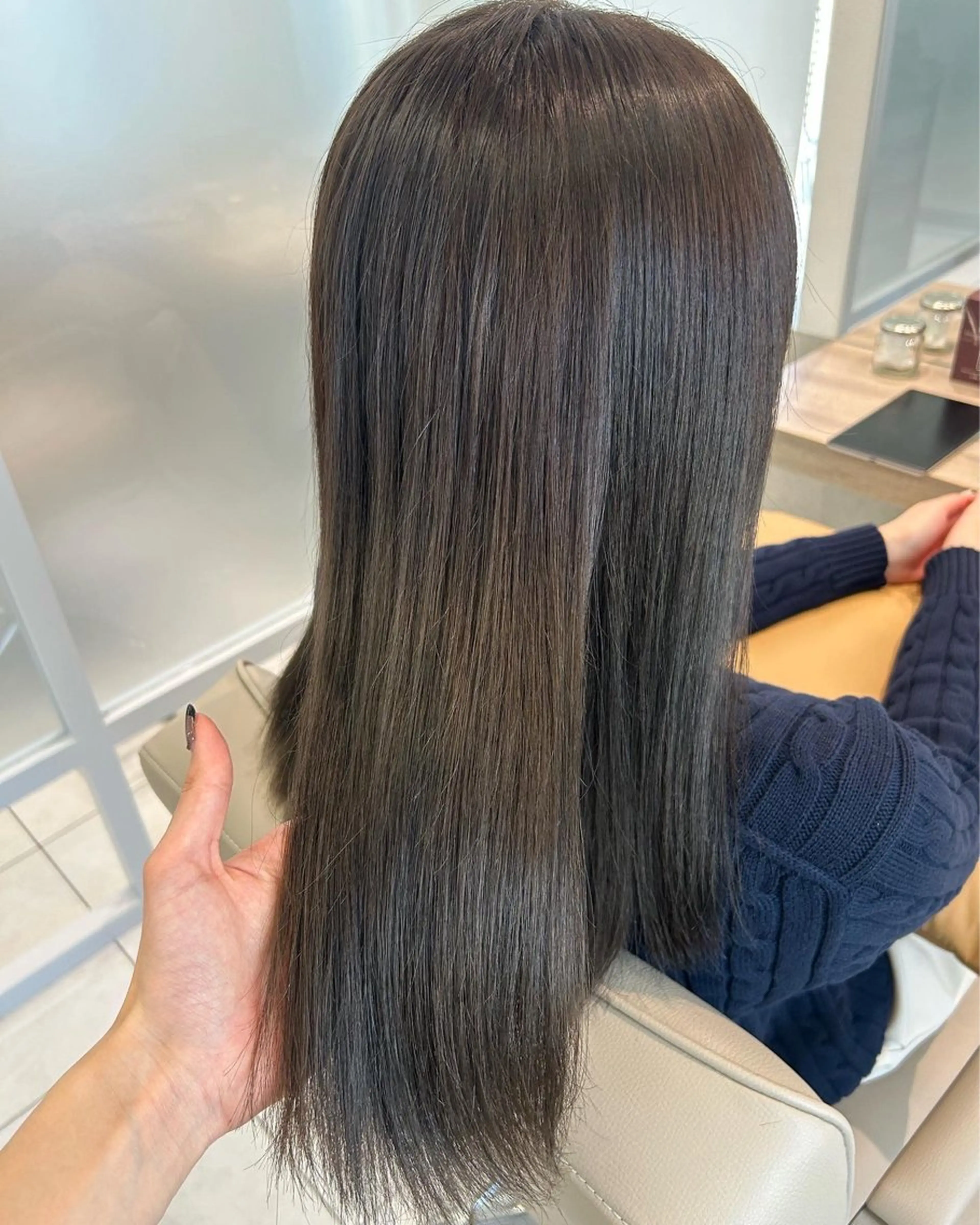 セミロング カラー ブリーチ オリーブ/アッシュ やわらか透明感カラーのヘアスタイル