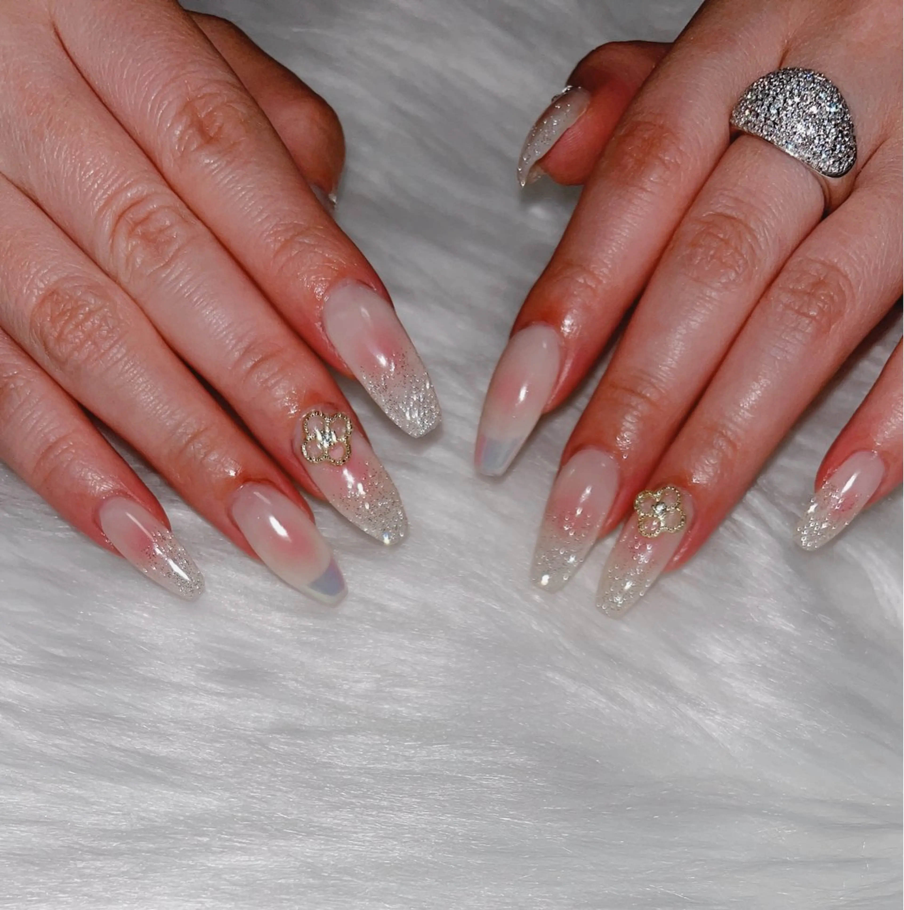 ネイル オーロラネイル フラッシュネイル フレンチネイル 持ち込み ハンドネイル Muua bloomのネイルデザイン