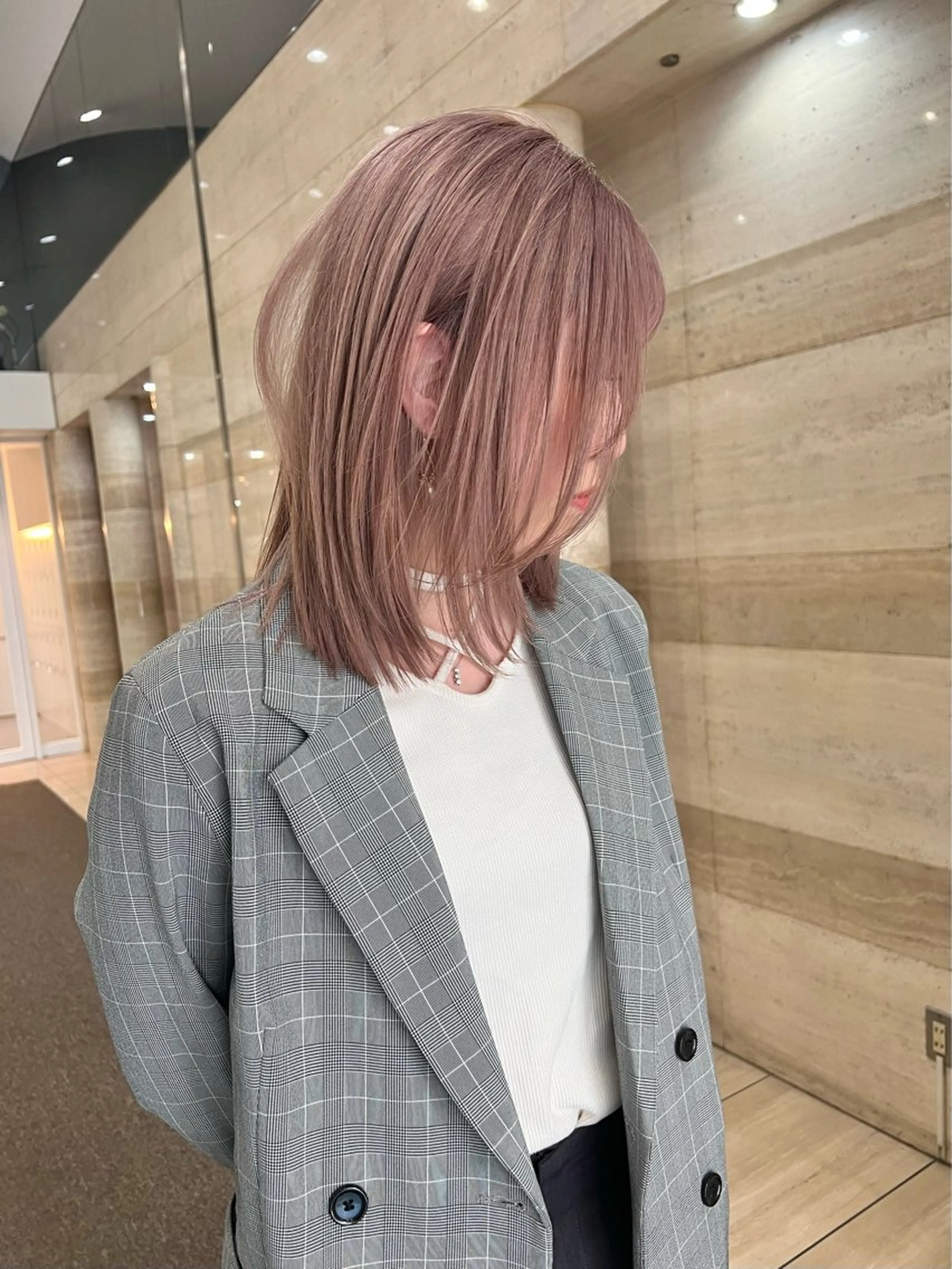 ミディアム カラー ミディアムレイヤー バレイヤージュ ベージュカラー ブリーチ ケアブリーチ Via officialのヘアスタイル