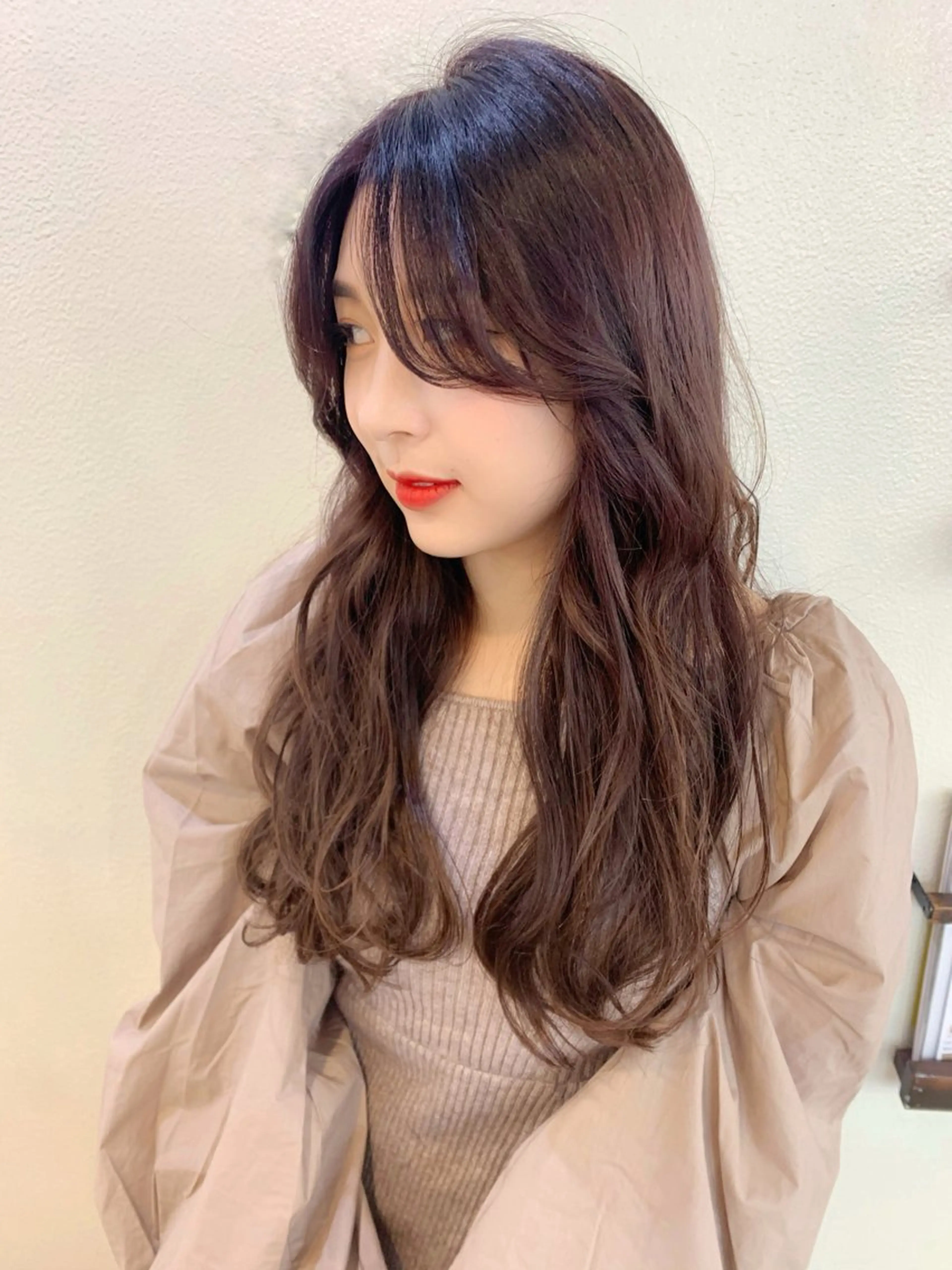 ロング カラー ベージュカラー ピンクカラー ピンクベージュ 顔周りカット レイヤーカット カット ヘアカラー 藤間 帆乃夏（とうまほのかのヘアスタイル