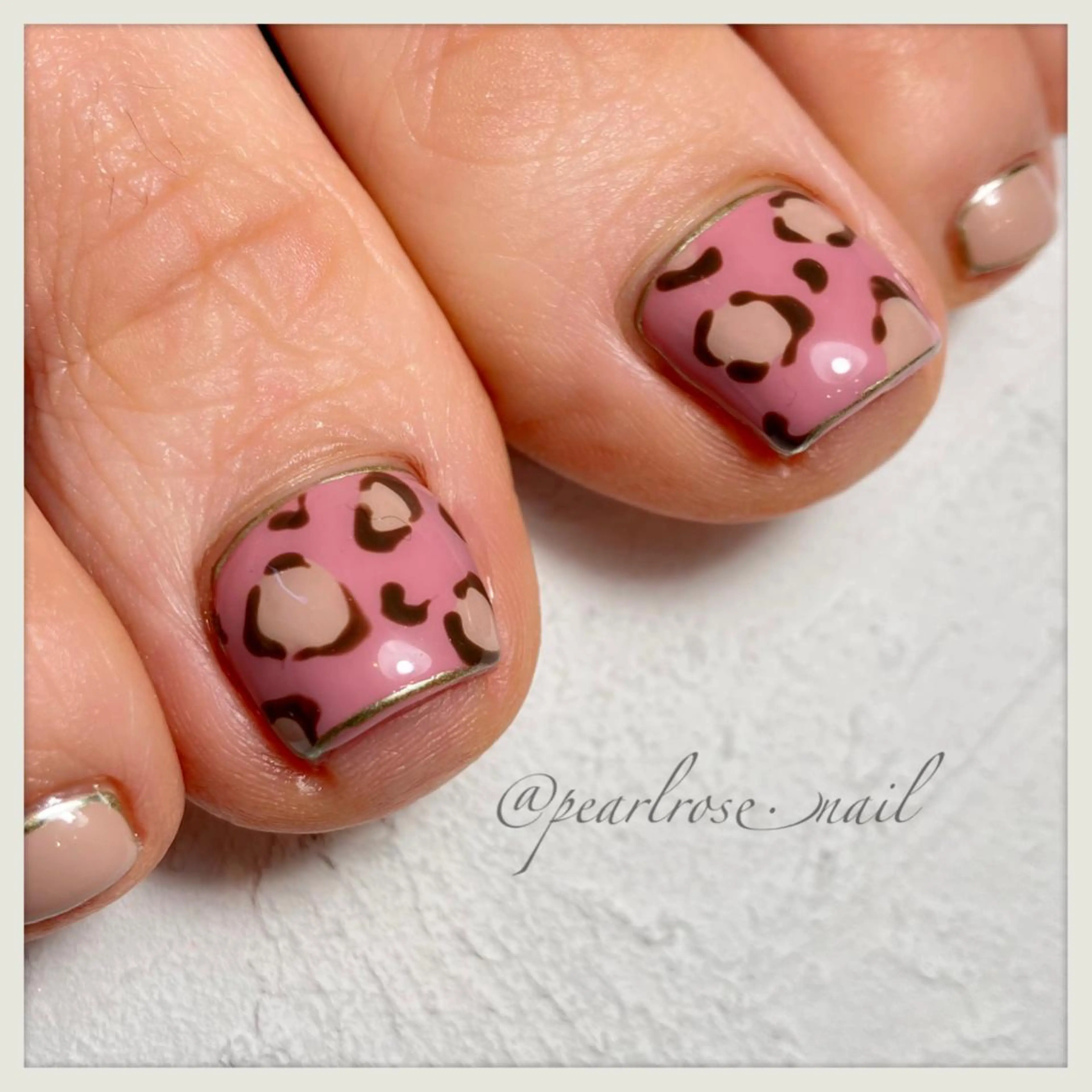 ネイル アニマル柄 フットネイル ゴールド ピンク 春ネイル フットネイル Beauty salon Ryu・ange所属・PEARL ROSE パールローズのネイルデザイン