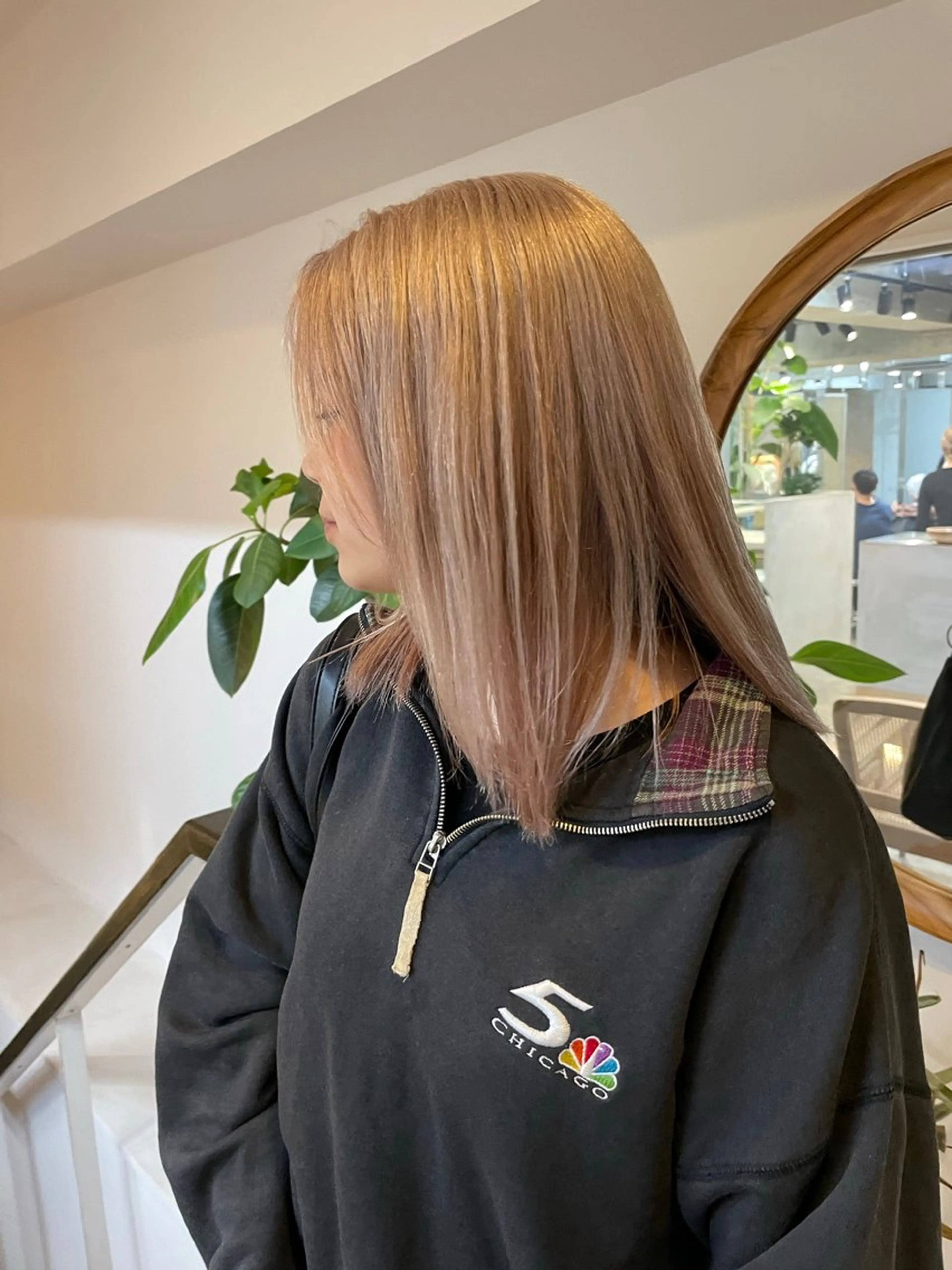 セミロング カラー ヘアカラー トリートメント ⭐ハイトーンブリーチ ミルクティーピンクのヘアスタイル