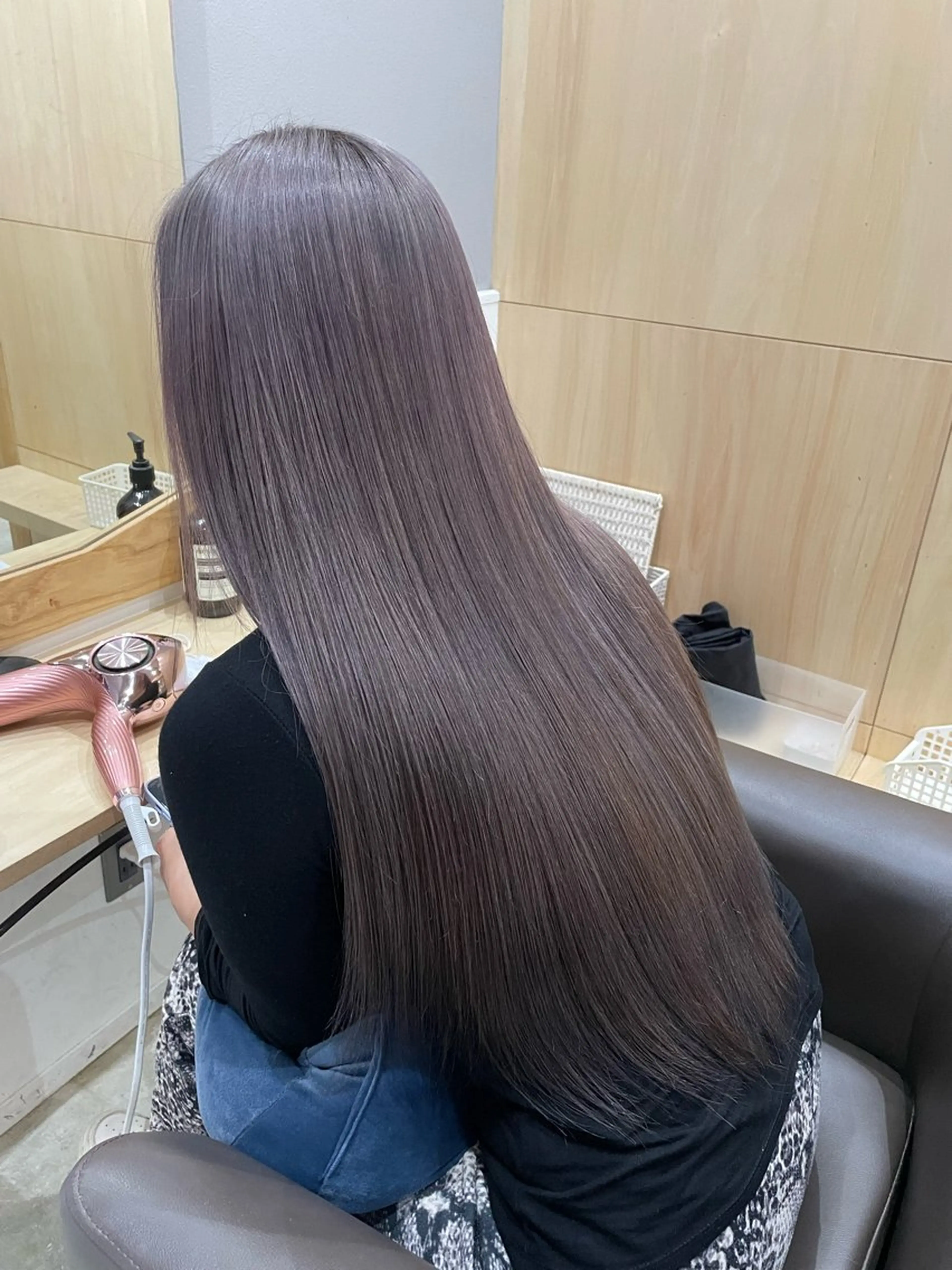 ロング アッシュ miloc かおりのヘアスタイル