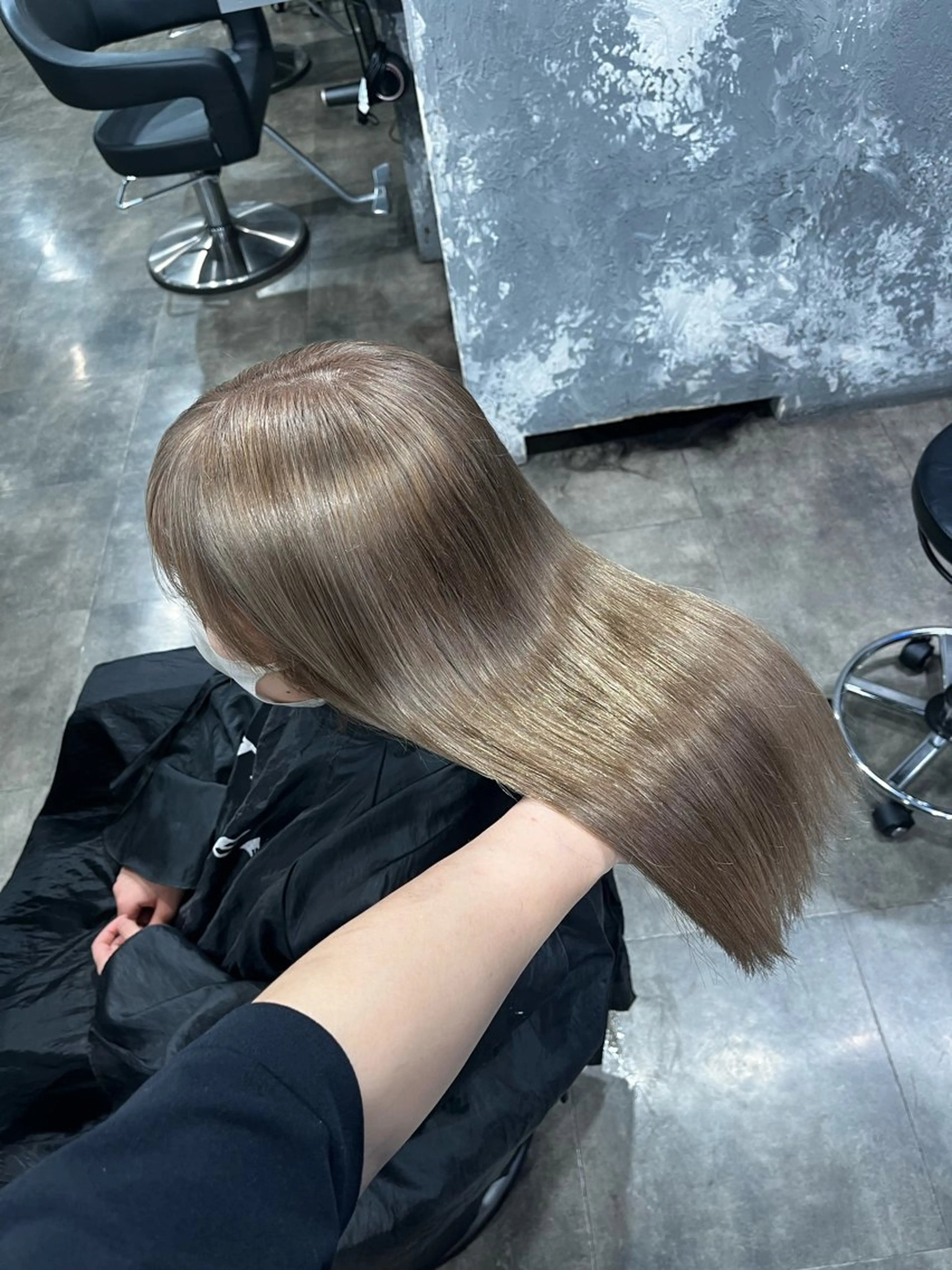 ロング カラー ヘアカラー ハイトーンカラー 🦄レイヤーカットのヘアスタイル