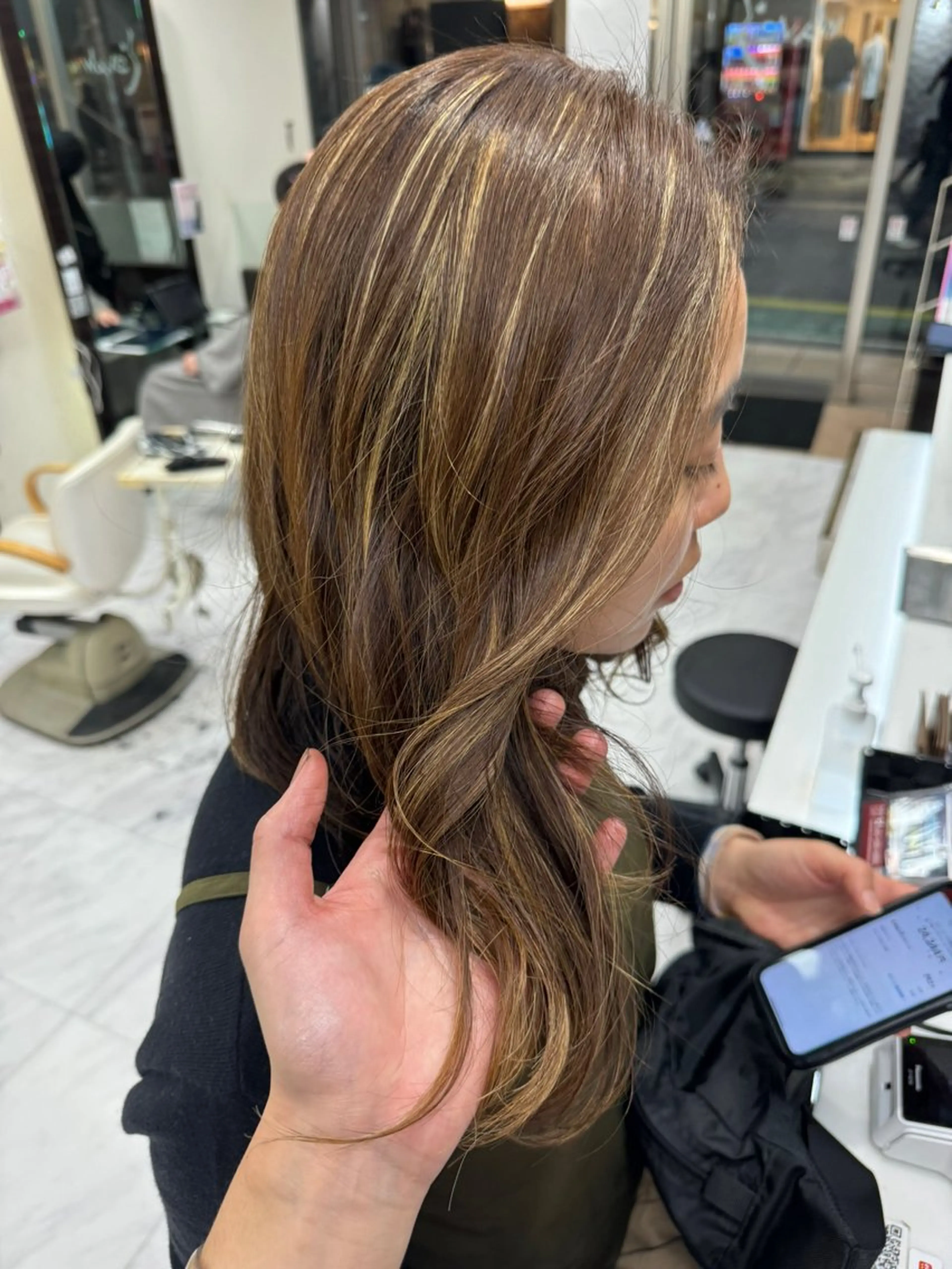 ロング カラー ヘアアレンジ 切りっぱなしボブ ブリーチ デザインカラー ダブルカラー グラデーションカラー カット ヘアカラー トリートメント ヘッドスパ ヘアセット 目黒 碧人のヘアスタイル