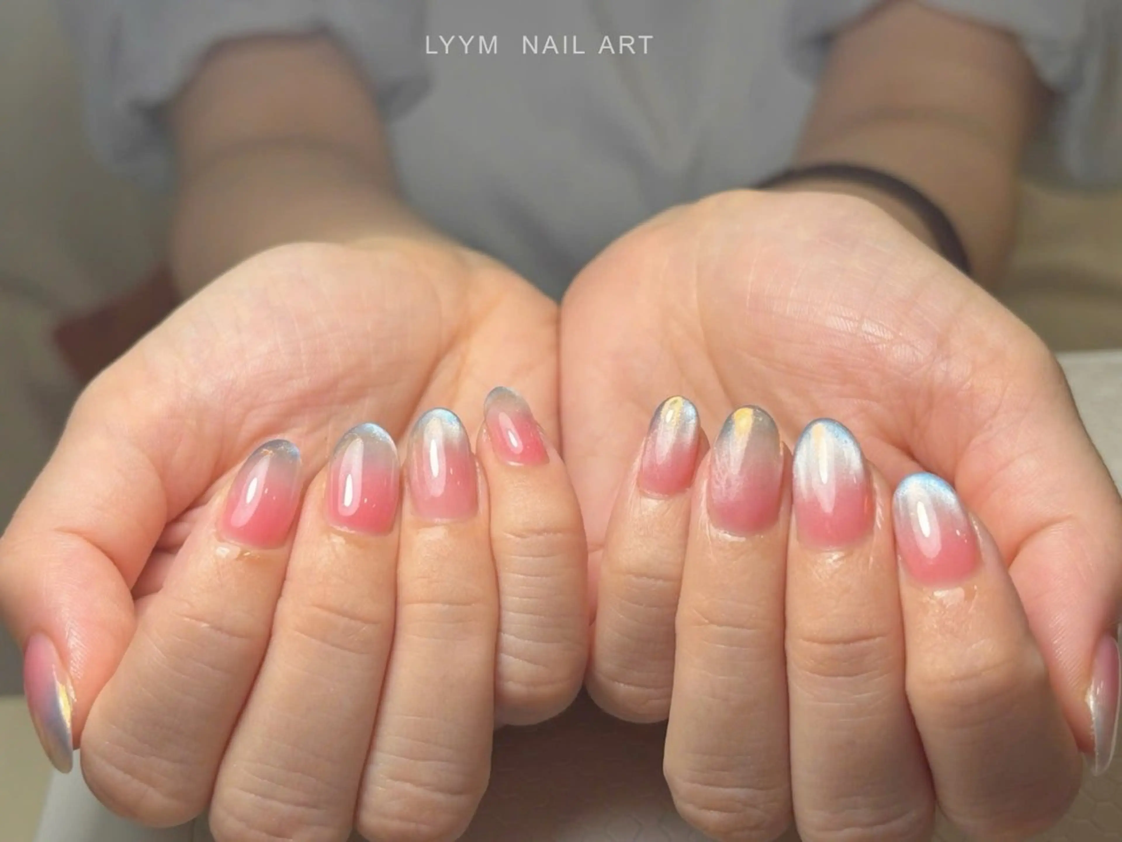 ネイル オーロラネイル ブルー グラデーション 韓国ネイル ピンク LYYM Salonのネイルデザイン