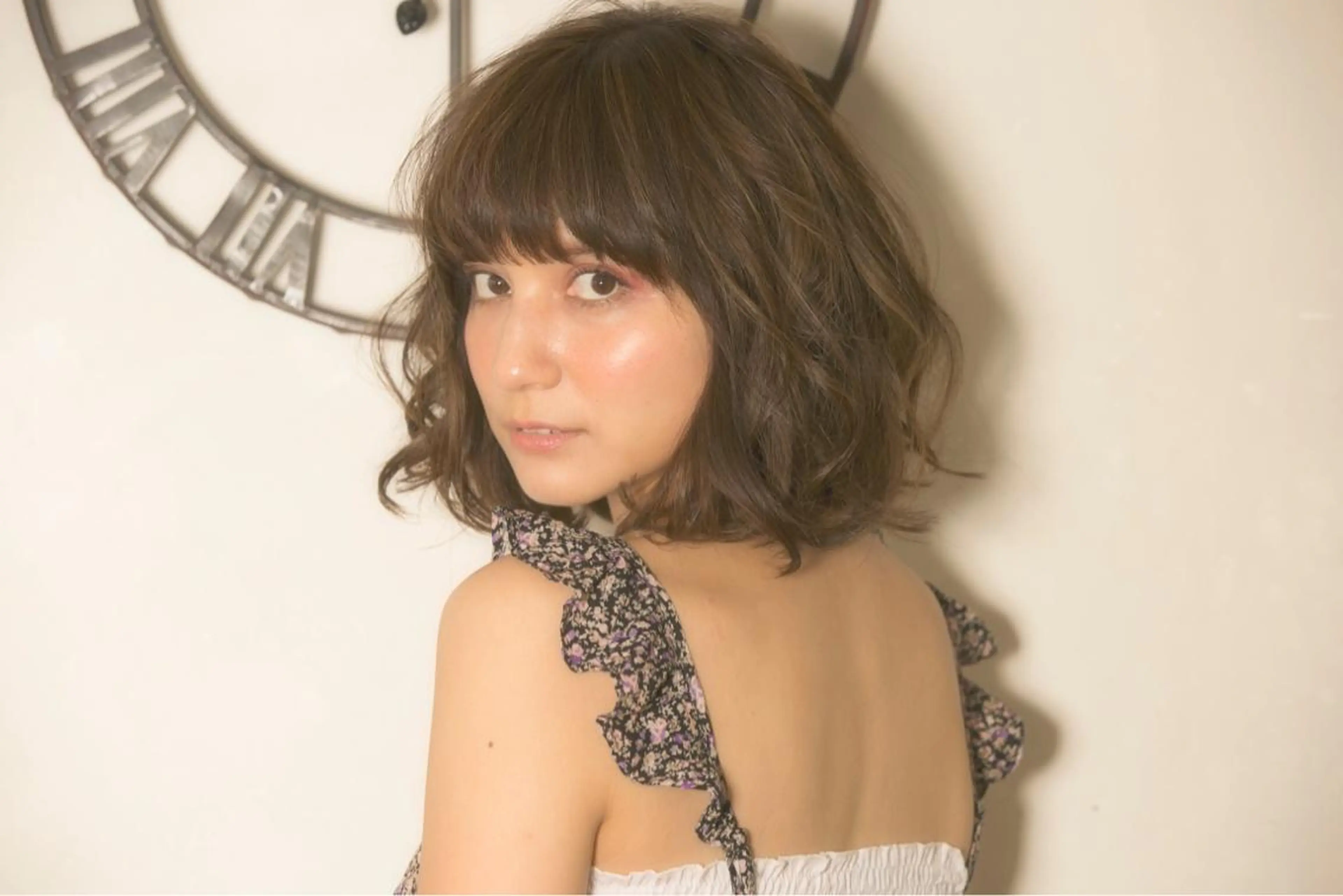 ショート カラー パーマ ヘアアレンジ ボブ 推し活専用 【派手髪】飯野ゆかりのヘアスタイル