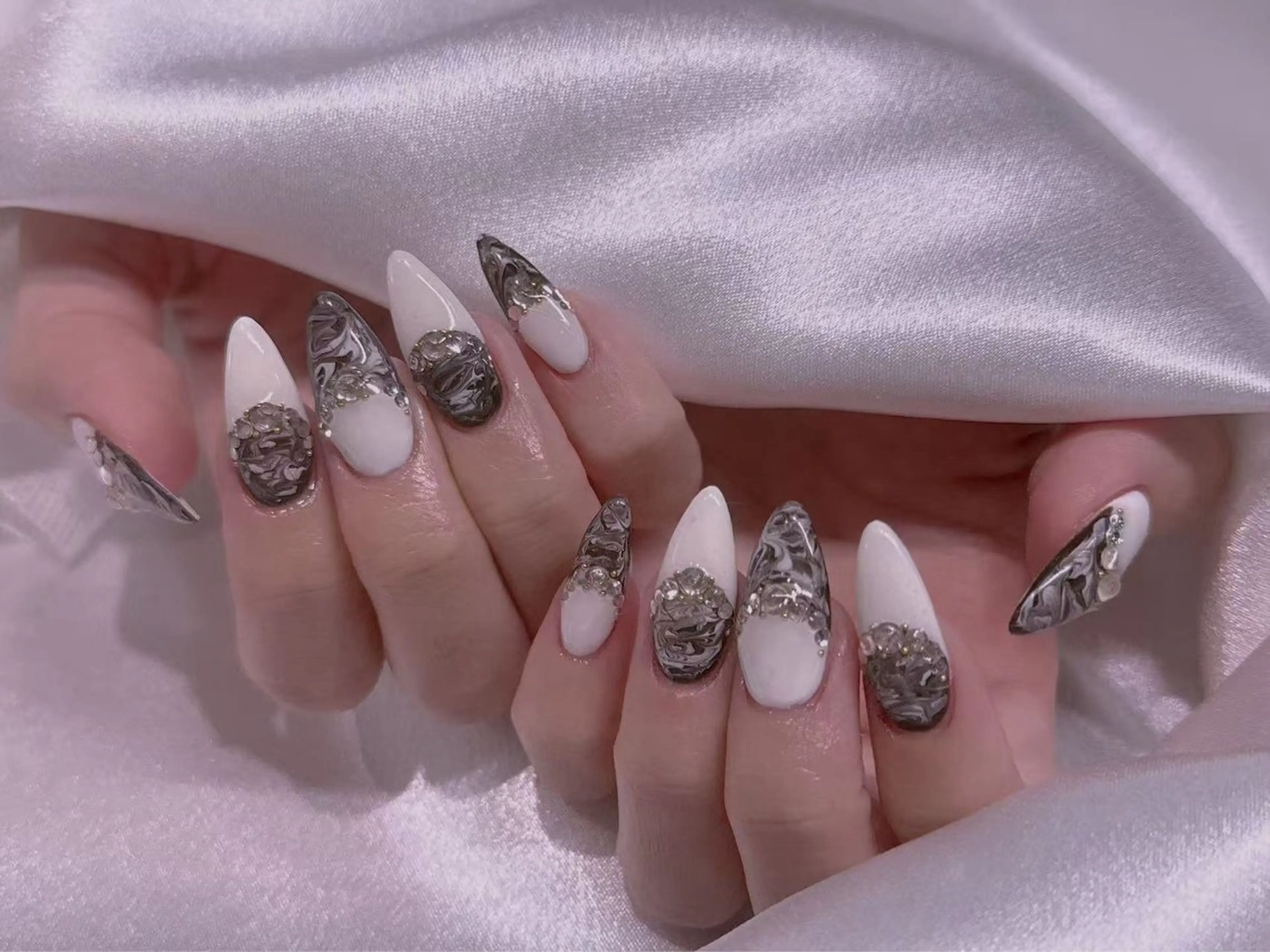 ネイル M2ネイルサロン【長さ出し&フィルイン導入店】所属・長さ出し専門店 RIRIのネイルデザイン