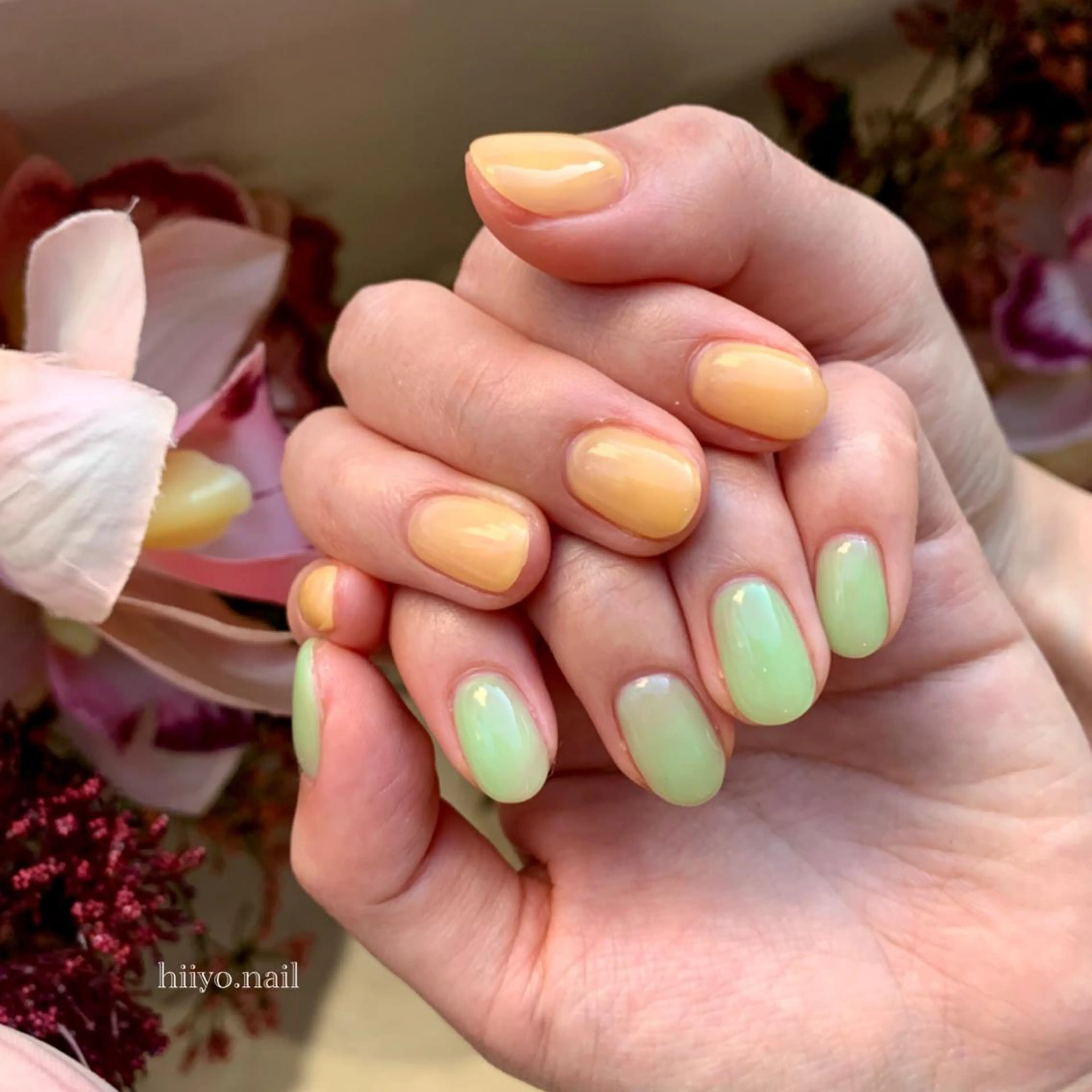 ネイル グリーン ワンカラーネイル 黄色 ハンドネイル hiyo🫧ネイル /渋谷💍🎀のネイルデザイン